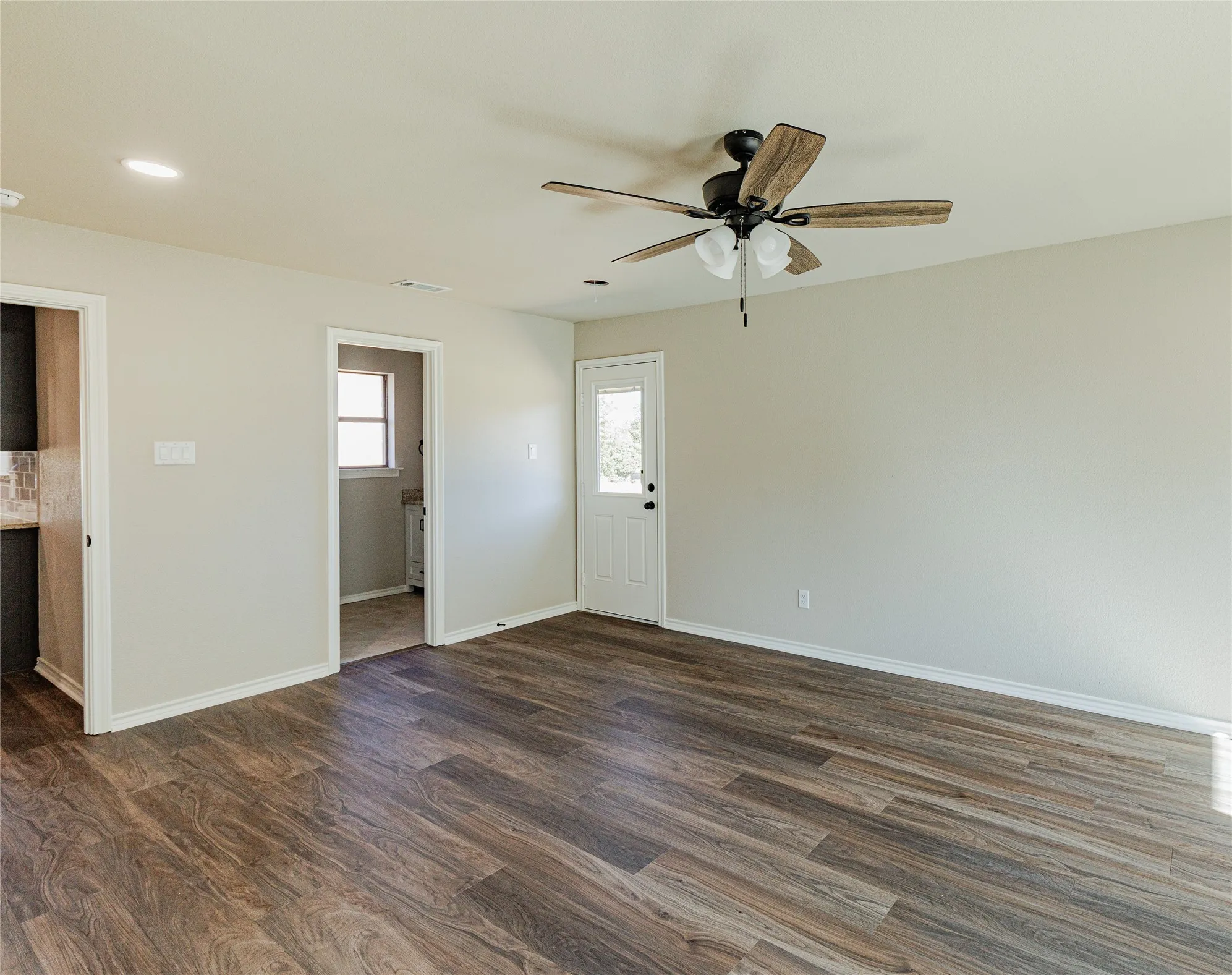 Single Family Residence For Sale in Wise County , 1376 County Road 4651, Rhome, Texas 76078, 4 Bedroom, 3 Bathroom, Garage spaces, 2,445 Sqft, built in 1986, mls#21388231, Real Estate Agent in Rhome, Homes For Sale in Wise county, Homes For Sale in Rhome, Realtor in Rhome Texas, Real Estate Brokerage Independent Realty Texas, Luminita Cordes Realtor