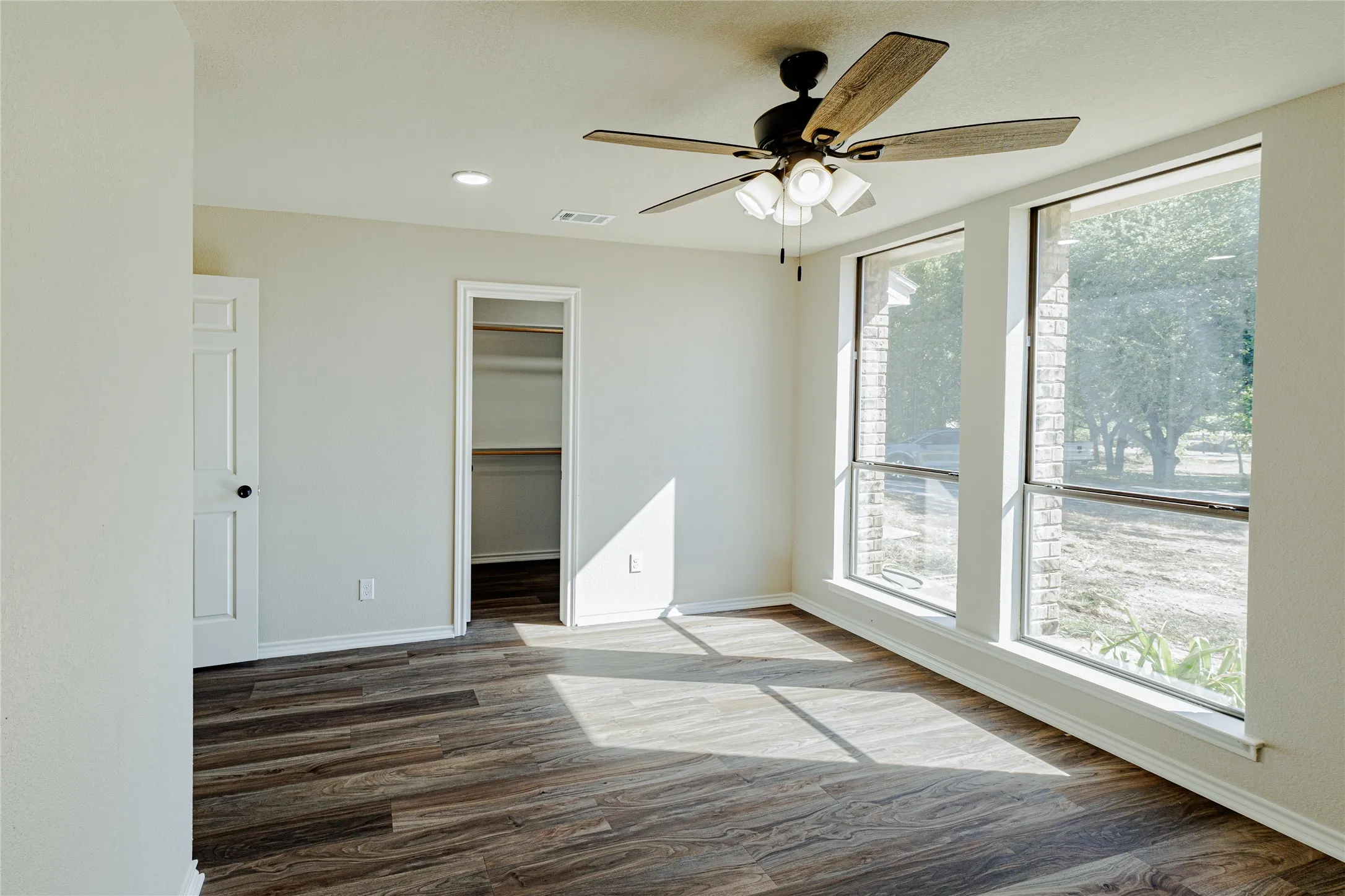 Single Family Residence For Sale in Wise County , 1376 County Road 4651, Rhome, Texas 76078, 4 Bedroom, 3 Bathroom, Garage spaces, 2,445 Sqft, built in 1986, mls#21388231, Real Estate Agent in Rhome, Homes For Sale in Wise county, Homes For Sale in Rhome, Realtor in Rhome Texas, Real Estate Brokerage Independent Realty Texas, Luminita Cordes Realtor