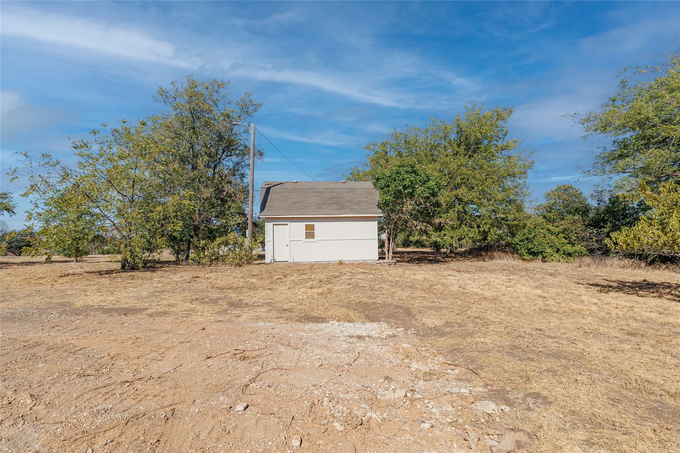 Single Family Residence For Sale in Wise County , 1376 County Road 4651, Rhome, Texas 76078, 4 Bedroom, 3 Bathroom, Garage spaces, 2,445 Sqft, built in 1986, mls#21388231, Real Estate Agent in Rhome, Homes For Sale in Wise county, Homes For Sale in Rhome, Realtor in Rhome Texas, Real Estate Brokerage Independent Realty Texas, Luminita Cordes Realtor