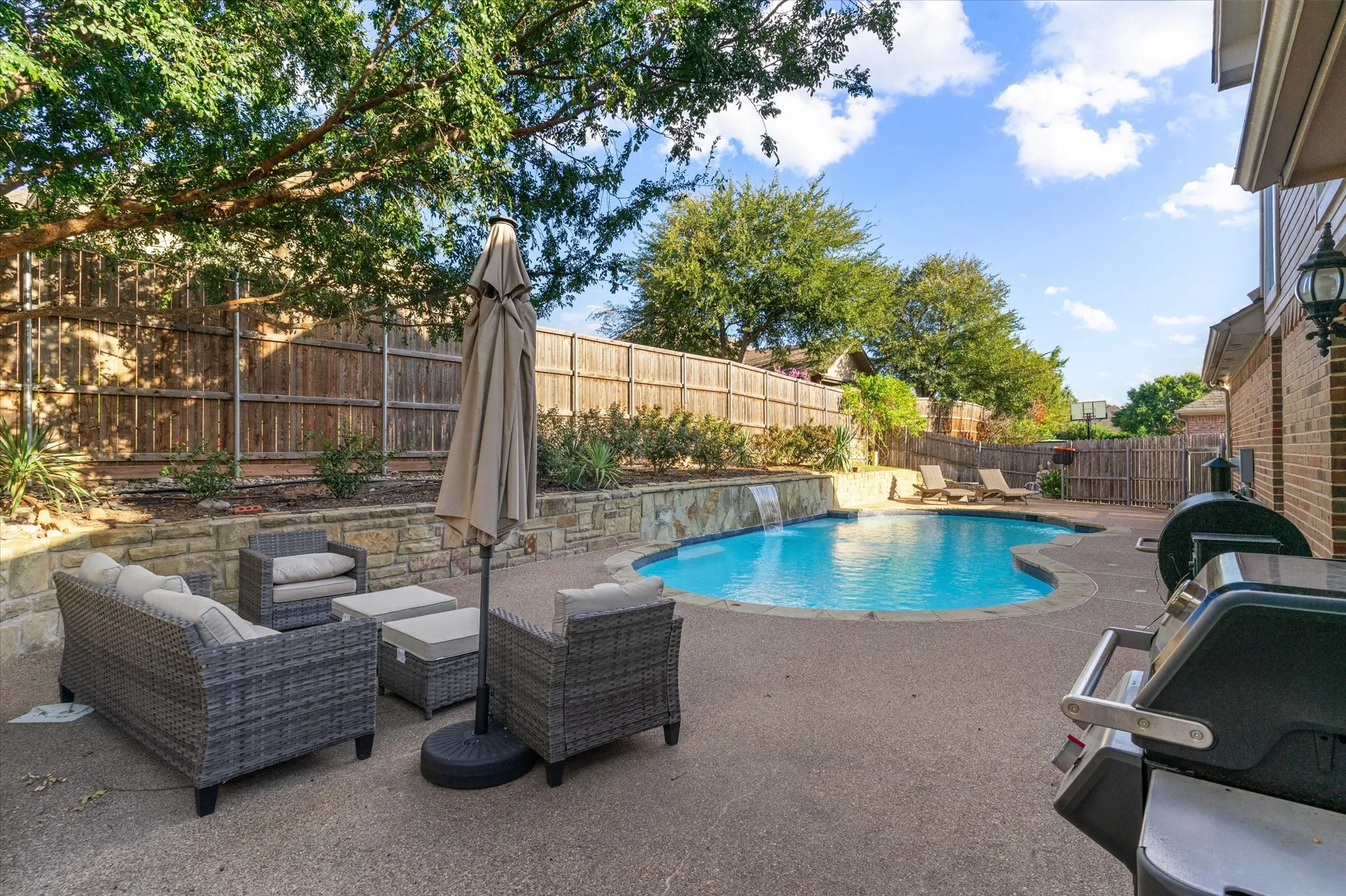 Single Family Residence For Sale in Tarrant County , 8212 Hallmark Drive, North Richland Hills, Texas 76182, 4 Bedroom, 3 Bathroom, 2 Garage spaces, 3,045 Sqft, built in 1999, mls#21387414, Real Estate Agent in North Richland Hills, Homes For Sale in Tarrant county, Homes For Sale in North Richland Hills, Realtor in North Richland Hills Texas, Real Estate Brokerage Independent Realty Texas, Luminita Cordes Realtor