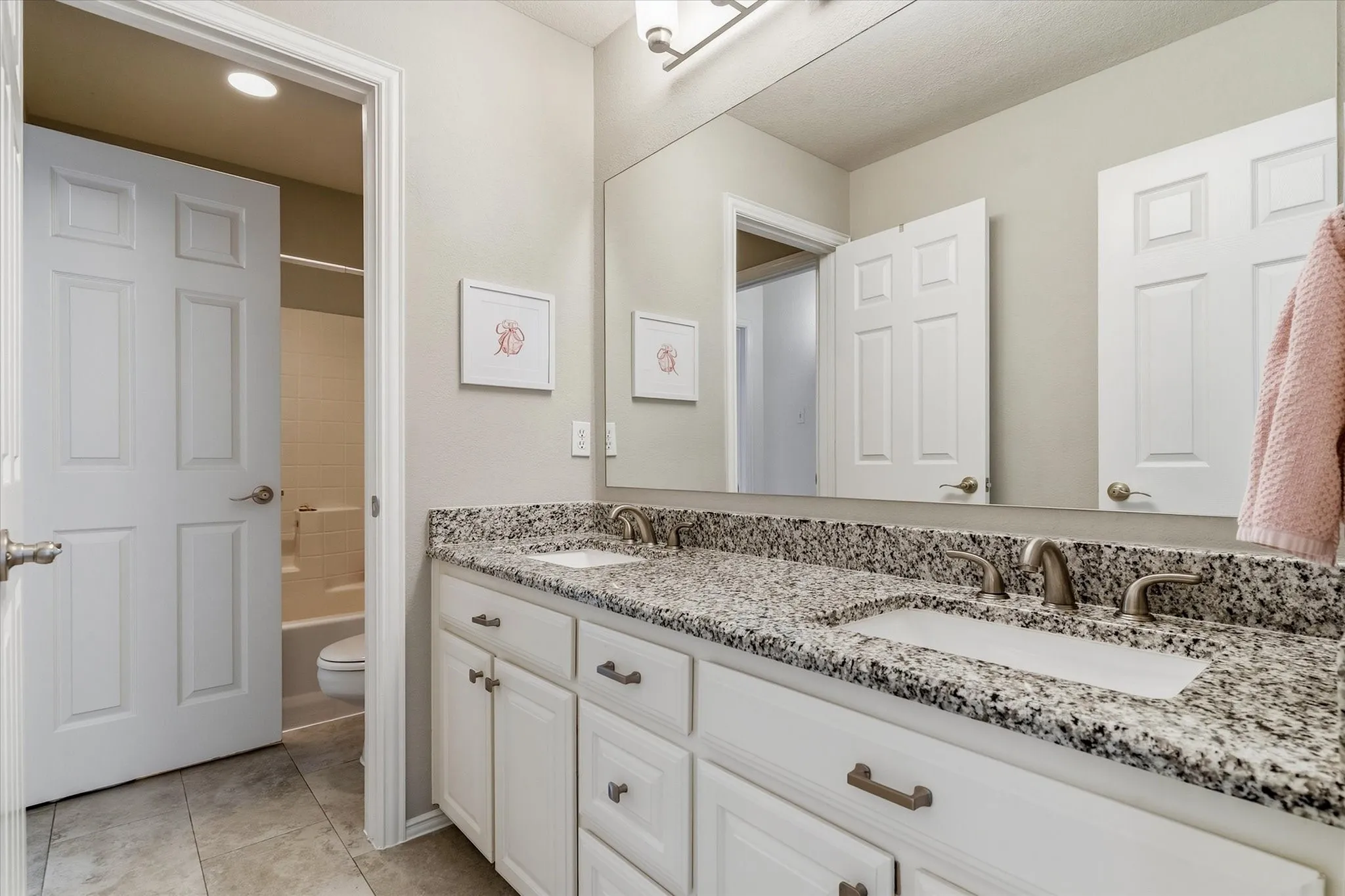 Single Family Residence For Sale in Tarrant County , 8212 Hallmark Drive, North Richland Hills, Texas 76182, 4 Bedroom, 3 Bathroom, 2 Garage spaces, 3,045 Sqft, built in 1999, mls#21387414, Real Estate Agent in North Richland Hills, Homes For Sale in Tarrant county, Homes For Sale in North Richland Hills, Realtor in North Richland Hills Texas, Real Estate Brokerage Independent Realty Texas, Luminita Cordes Realtor