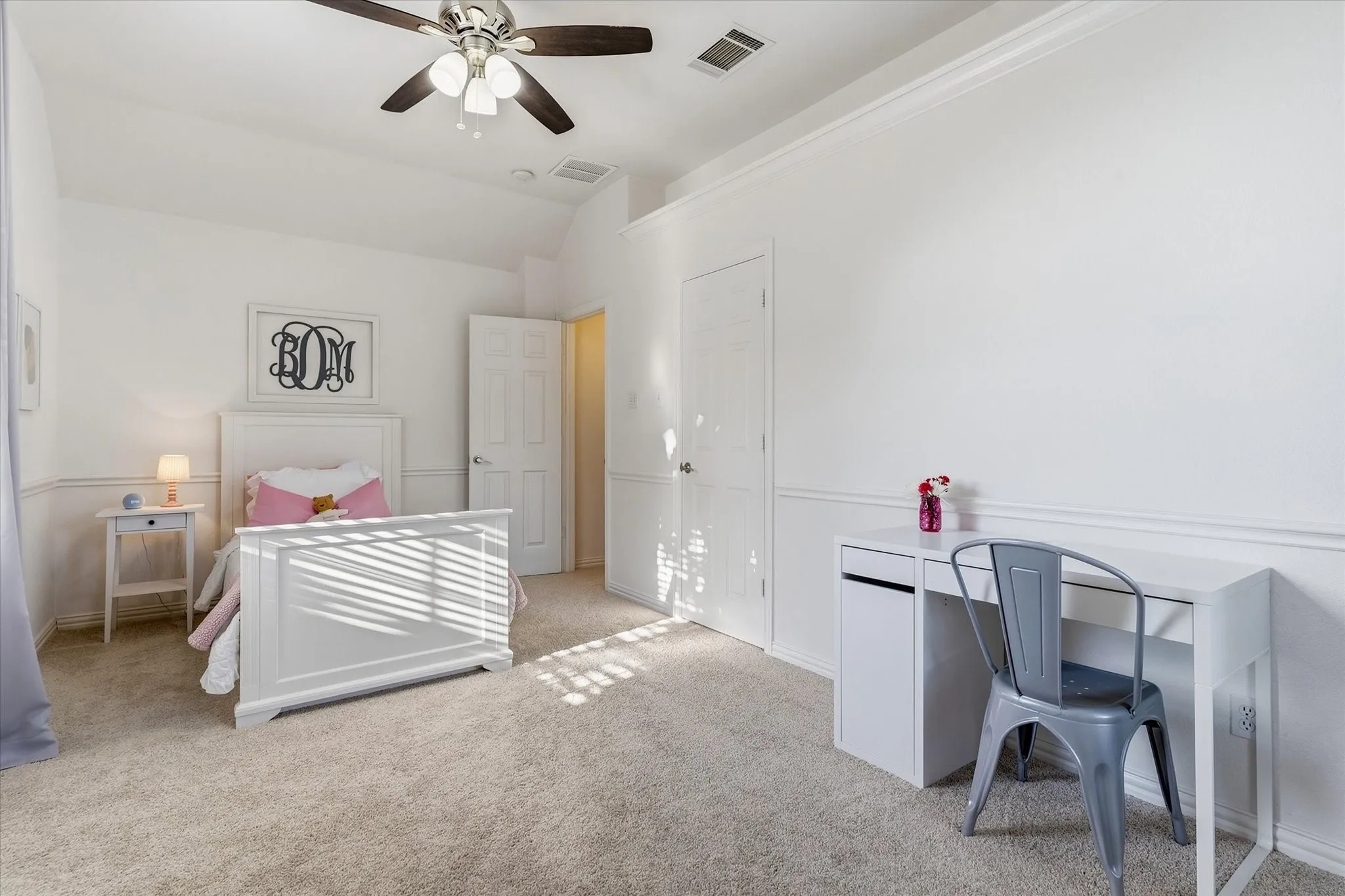 Single Family Residence For Sale in Tarrant County , 8212 Hallmark Drive, North Richland Hills, Texas 76182, 4 Bedroom, 3 Bathroom, 2 Garage spaces, 3,045 Sqft, built in 1999, mls#21387414, Real Estate Agent in North Richland Hills, Homes For Sale in Tarrant county, Homes For Sale in North Richland Hills, Realtor in North Richland Hills Texas, Real Estate Brokerage Independent Realty Texas, Luminita Cordes Realtor