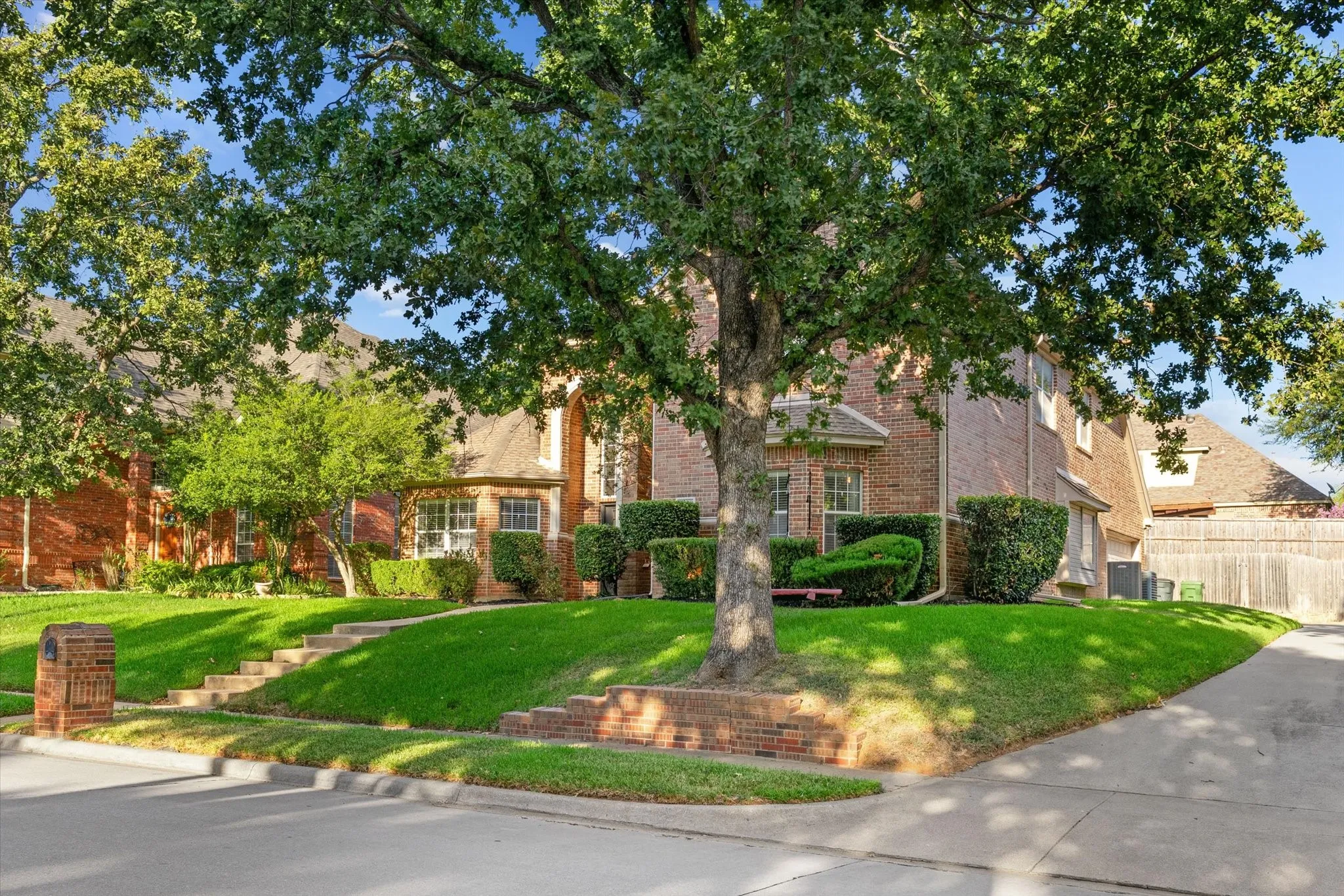 Single Family Residence For Sale in Tarrant County , 8212 Hallmark Drive, North Richland Hills, Texas 76182, 4 Bedroom, 3 Bathroom, 2 Garage spaces, 3,045 Sqft, built in 1999, mls#21387414, Real Estate Agent in North Richland Hills, Homes For Sale in Tarrant county, Homes For Sale in North Richland Hills, Realtor in North Richland Hills Texas, Real Estate Brokerage Independent Realty Texas, Luminita Cordes Realtor