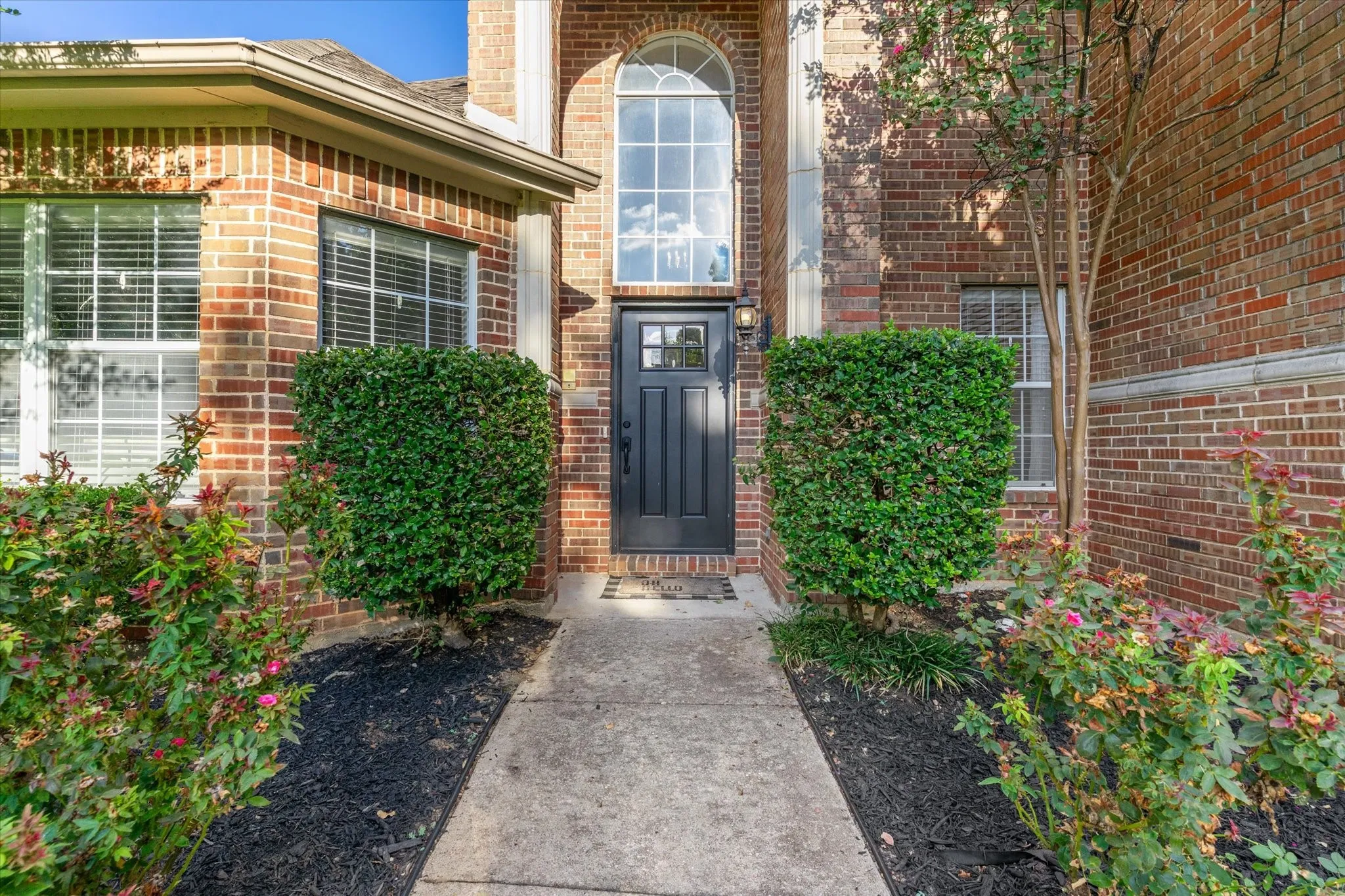 Single Family Residence For Sale in Tarrant County , 8212 Hallmark Drive, North Richland Hills, Texas 76182, 4 Bedroom, 3 Bathroom, 2 Garage spaces, 3,045 Sqft, built in 1999, mls#21387414, Real Estate Agent in North Richland Hills, Homes For Sale in Tarrant county, Homes For Sale in North Richland Hills, Realtor in North Richland Hills Texas, Real Estate Brokerage Independent Realty Texas, Luminita Cordes Realtor