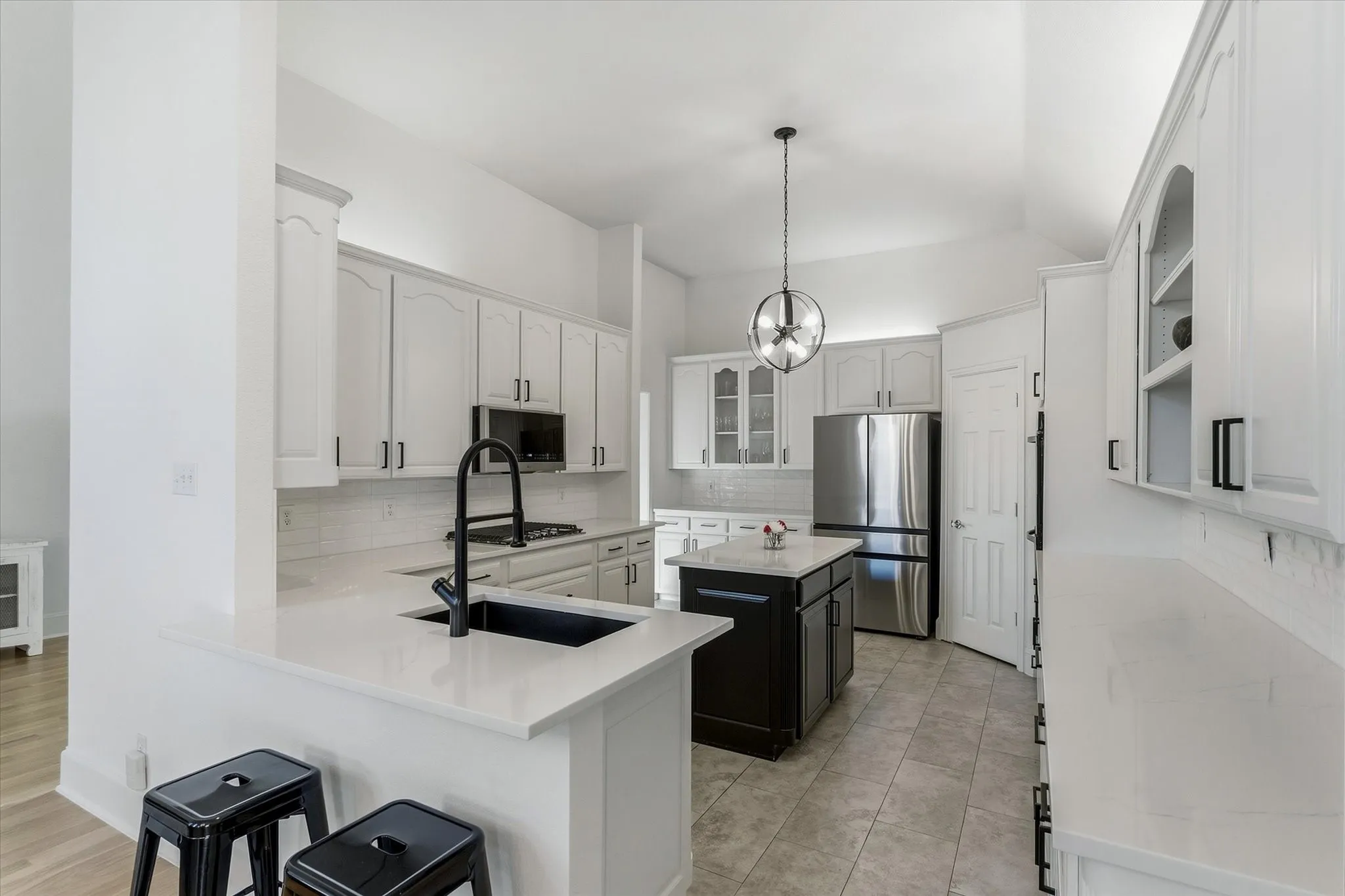 Single Family Residence For Sale in Tarrant County , 8212 Hallmark Drive, North Richland Hills, Texas 76182, 4 Bedroom, 3 Bathroom, 2 Garage spaces, 3,045 Sqft, built in 1999, mls#21387414, Real Estate Agent in North Richland Hills, Homes For Sale in Tarrant county, Homes For Sale in North Richland Hills, Realtor in North Richland Hills Texas, Real Estate Brokerage Independent Realty Texas, Luminita Cordes Realtor