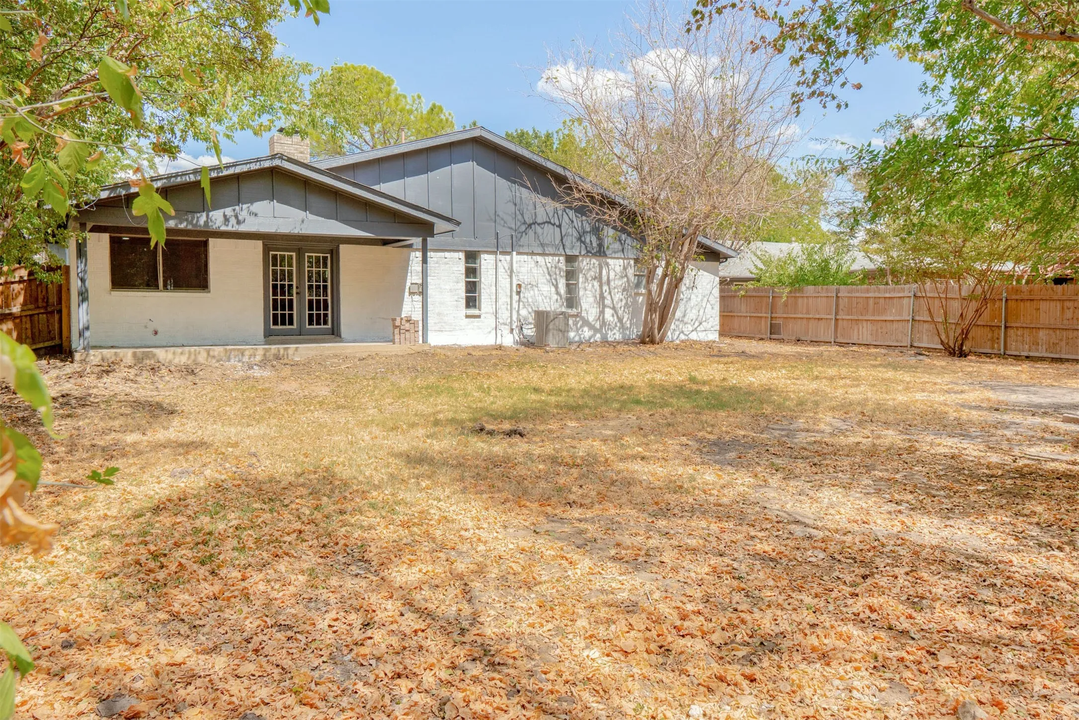 Single Family Residence For Sale in Tarrant County , 7708 N Richland Boulevard, North Richland Hills, Texas 76180, 3 Bedroom, 2 Bathroom, 2 Garage spaces, 1,574 Sqft, built in 1975, mls#21387099, Real Estate Agent in North Richland Hills, Homes For Sale in Tarrant county, Homes For Sale in North Richland Hills, Realtor in North Richland Hills Texas, Real Estate Brokerage Independent Realty Texas, Luminita Cordes Realtor