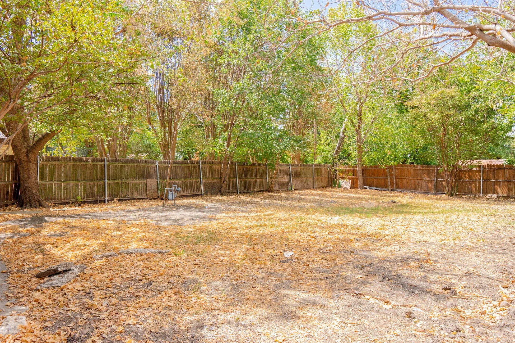 Single Family Residence For Sale in Tarrant County , 7708 N Richland Boulevard, North Richland Hills, Texas 76180, 3 Bedroom, 2 Bathroom, 2 Garage spaces, 1,574 Sqft, built in 1975, mls#21387099, Real Estate Agent in North Richland Hills, Homes For Sale in Tarrant county, Homes For Sale in North Richland Hills, Realtor in North Richland Hills Texas, Real Estate Brokerage Independent Realty Texas, Luminita Cordes Realtor