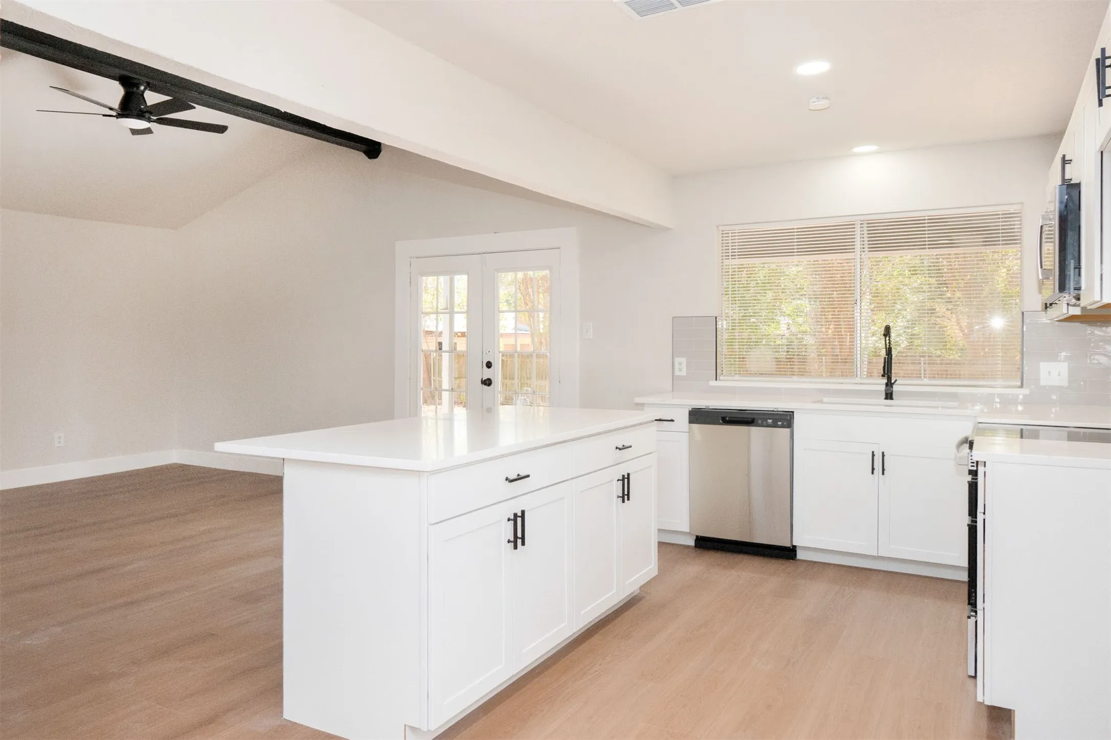 Single Family Residence For Sale in Tarrant County , 7708 N Richland Boulevard, North Richland Hills, Texas 76180, 3 Bedroom, 2 Bathroom, 2 Garage spaces, 1,574 Sqft, built in 1975, mls#21387099, Real Estate Agent in North Richland Hills, Homes For Sale in Tarrant county, Homes For Sale in North Richland Hills, Realtor in North Richland Hills Texas, Real Estate Brokerage Independent Realty Texas, Luminita Cordes Realtor