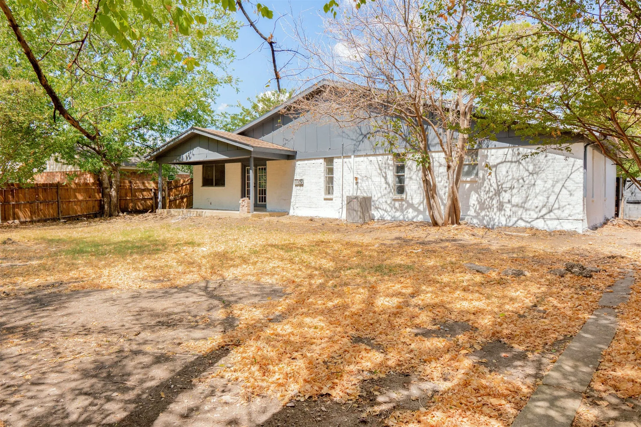 Single Family Residence For Sale in Tarrant County , 7708 N Richland Boulevard, North Richland Hills, Texas 76180, 3 Bedroom, 2 Bathroom, 2 Garage spaces, 1,574 Sqft, built in 1975, mls#21387099, Real Estate Agent in North Richland Hills, Homes For Sale in Tarrant county, Homes For Sale in North Richland Hills, Realtor in North Richland Hills Texas, Real Estate Brokerage Independent Realty Texas, Luminita Cordes Realtor
