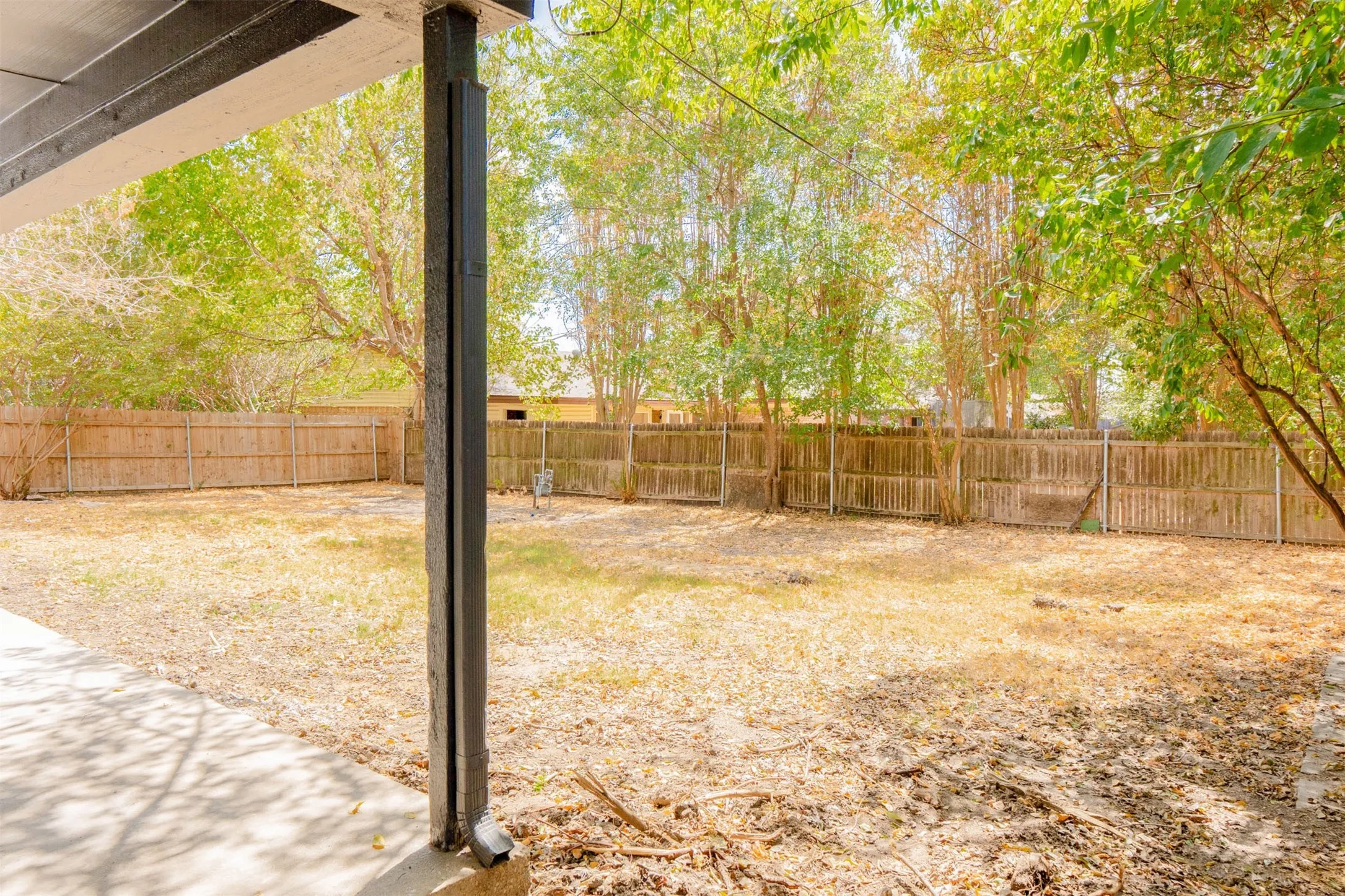 Single Family Residence For Sale in Tarrant County , 7708 N Richland Boulevard, North Richland Hills, Texas 76180, 3 Bedroom, 2 Bathroom, 2 Garage spaces, 1,574 Sqft, built in 1975, mls#21387099, Real Estate Agent in North Richland Hills, Homes For Sale in Tarrant county, Homes For Sale in North Richland Hills, Realtor in North Richland Hills Texas, Real Estate Brokerage Independent Realty Texas, Luminita Cordes Realtor