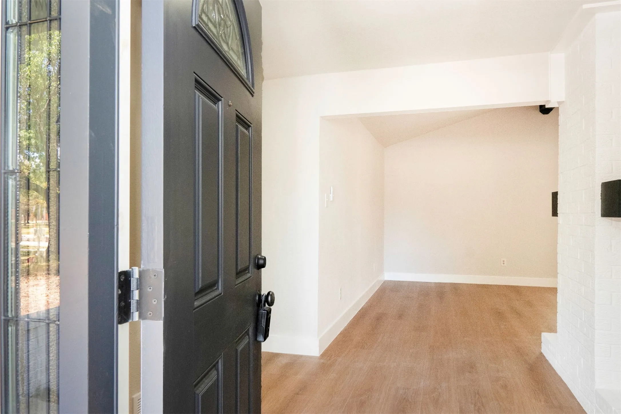 Single Family Residence For Sale in Tarrant County , 7708 N Richland Boulevard, North Richland Hills, Texas 76180, 3 Bedroom, 2 Bathroom, 2 Garage spaces, 1,574 Sqft, built in 1975, mls#21387099, Real Estate Agent in North Richland Hills, Homes For Sale in Tarrant county, Homes For Sale in North Richland Hills, Realtor in North Richland Hills Texas, Real Estate Brokerage Independent Realty Texas, Luminita Cordes Realtor