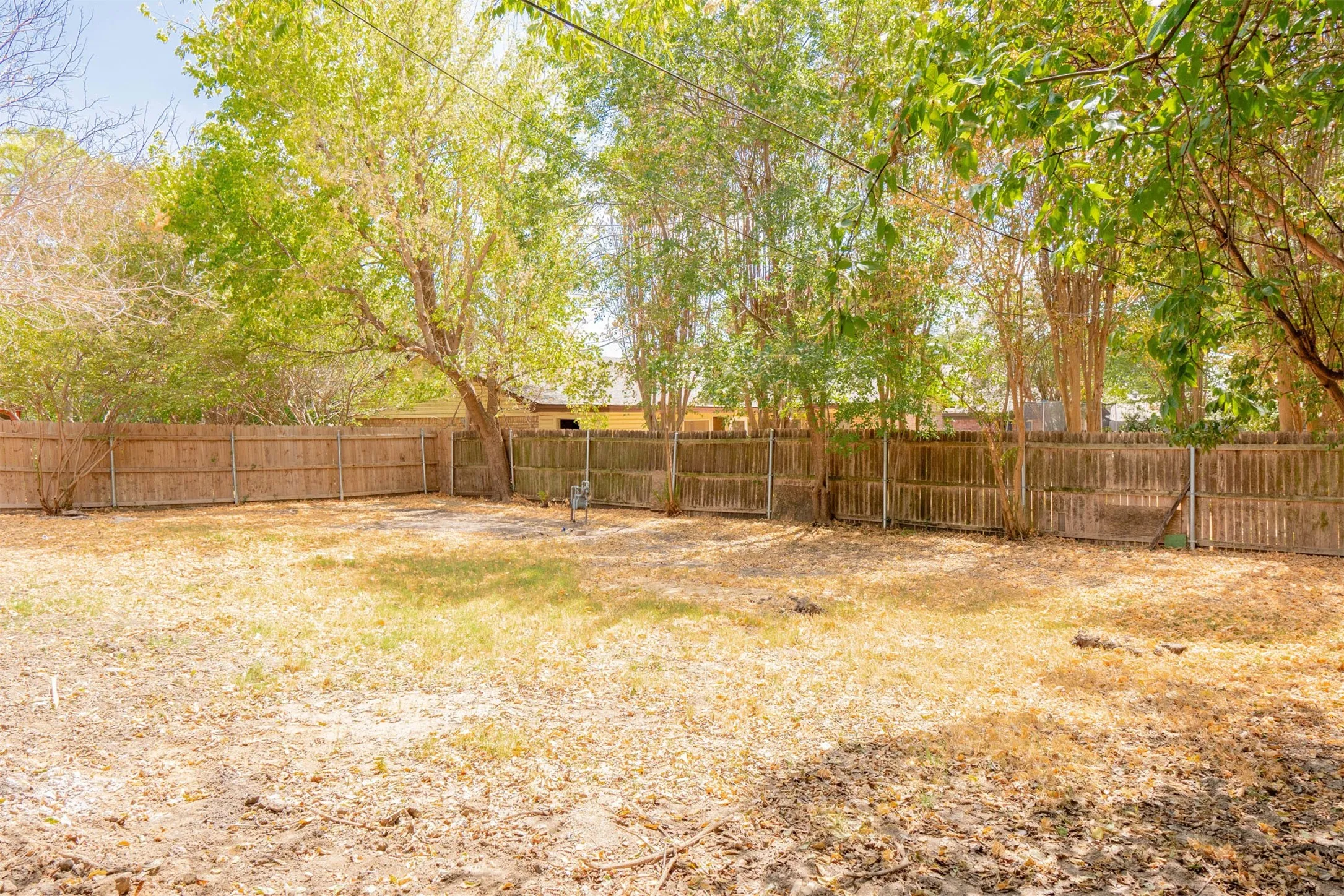 Single Family Residence For Sale in Tarrant County , 7708 N Richland Boulevard, North Richland Hills, Texas 76180, 3 Bedroom, 2 Bathroom, 2 Garage spaces, 1,574 Sqft, built in 1975, mls#21387099, Real Estate Agent in North Richland Hills, Homes For Sale in Tarrant county, Homes For Sale in North Richland Hills, Realtor in North Richland Hills Texas, Real Estate Brokerage Independent Realty Texas, Luminita Cordes Realtor