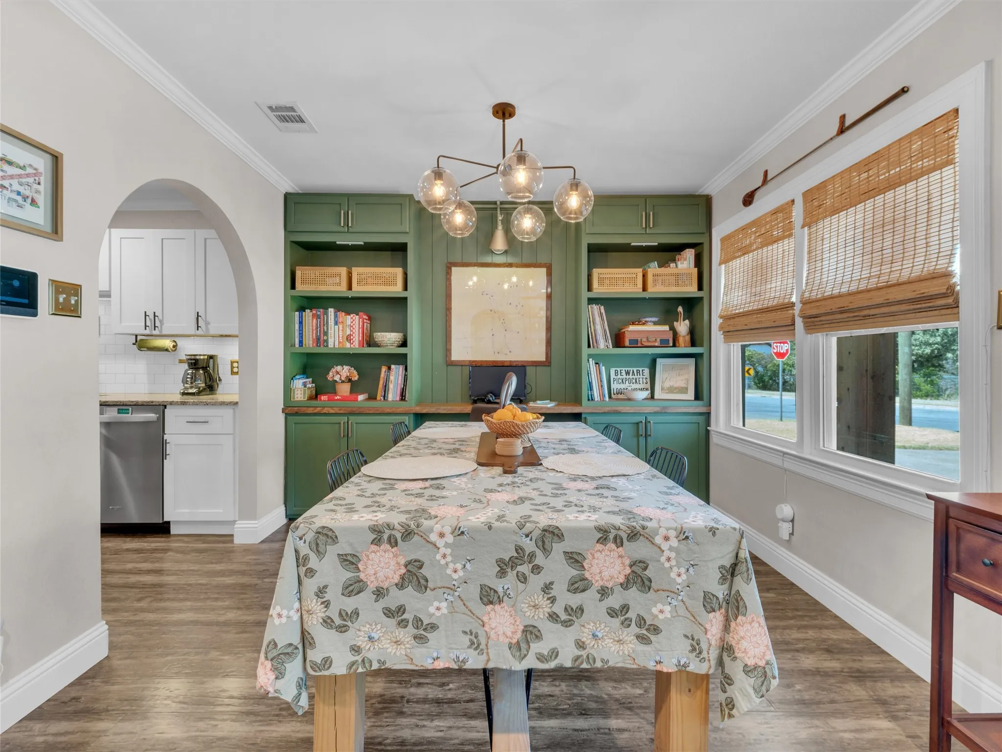 Single Family Residence For Sale in Tarrant County , 5400 Meadowbrook Drive, Fort Worth, Texas 76112, 3 Bedroom, 1 Bathroom, 2 Garage spaces, 1,364 Sqft, built in 1952, mls#21388209, Real Estate Agent in Fort Worth, Homes For Sale in Tarrant county, Homes For Sale in Fort Worth, Realtor in Fort Worth Texas, Real Estate Brokerage Independent Realty Texas, Luminita Cordes Realtor
