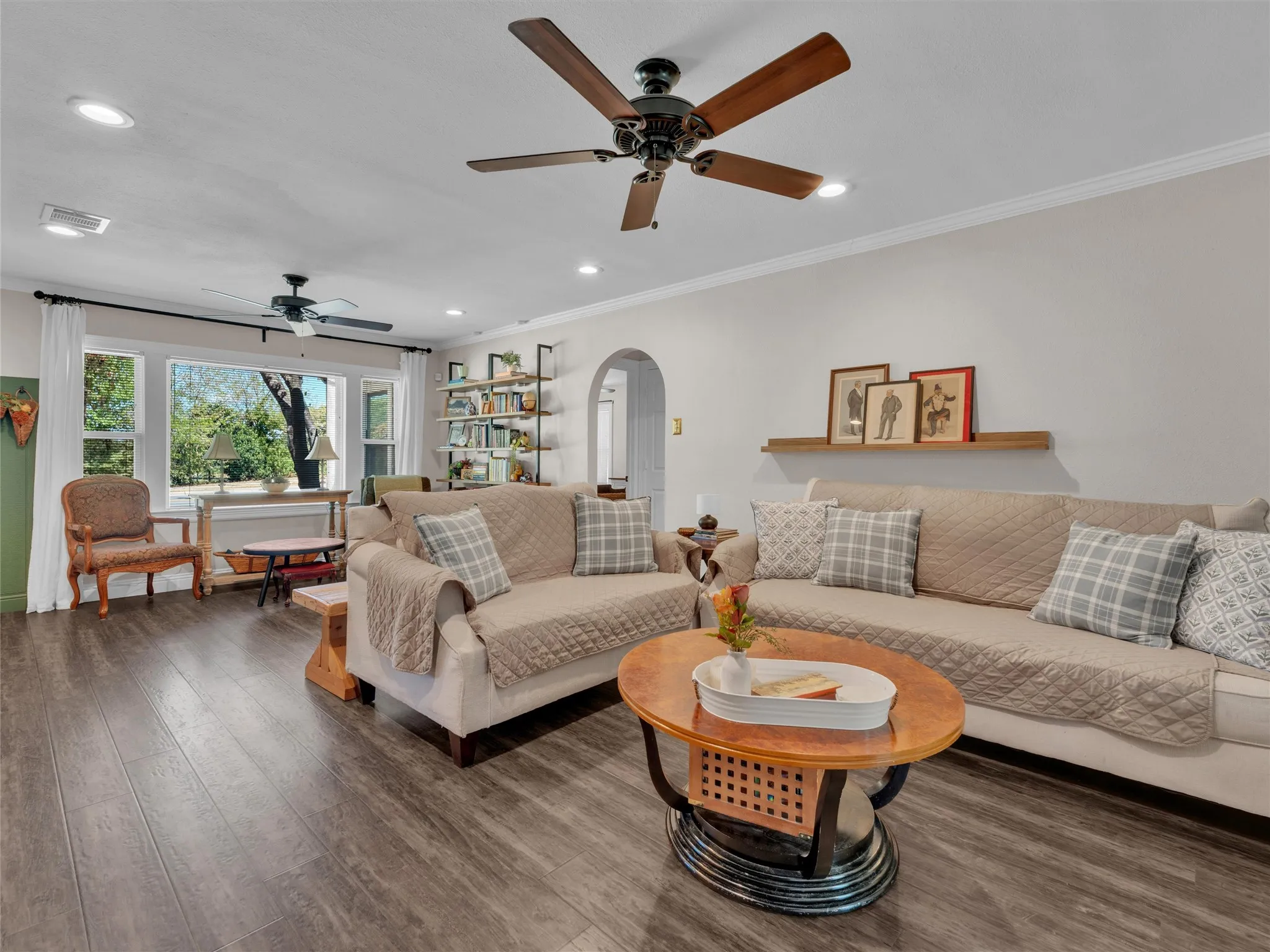 Single Family Residence For Sale in Tarrant County , 5400 Meadowbrook Drive, Fort Worth, Texas 76112, 3 Bedroom, 1 Bathroom, 2 Garage spaces, 1,364 Sqft, built in 1952, mls#21388209, Real Estate Agent in Fort Worth, Homes For Sale in Tarrant county, Homes For Sale in Fort Worth, Realtor in Fort Worth Texas, Real Estate Brokerage Independent Realty Texas, Luminita Cordes Realtor