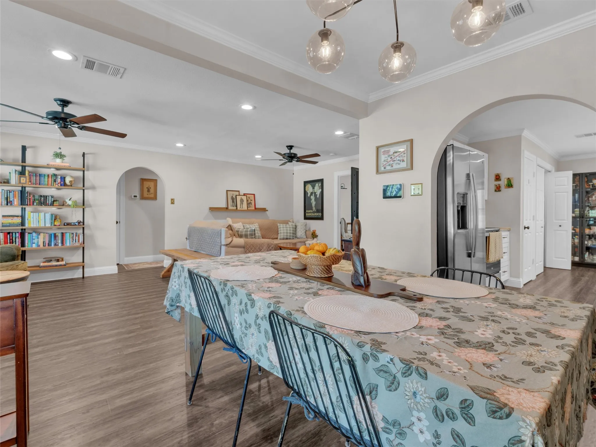 Single Family Residence For Sale in Tarrant County , 5400 Meadowbrook Drive, Fort Worth, Texas 76112, 3 Bedroom, 1 Bathroom, 2 Garage spaces, 1,364 Sqft, built in 1952, mls#21388209, Real Estate Agent in Fort Worth, Homes For Sale in Tarrant county, Homes For Sale in Fort Worth, Realtor in Fort Worth Texas, Real Estate Brokerage Independent Realty Texas, Luminita Cordes Realtor