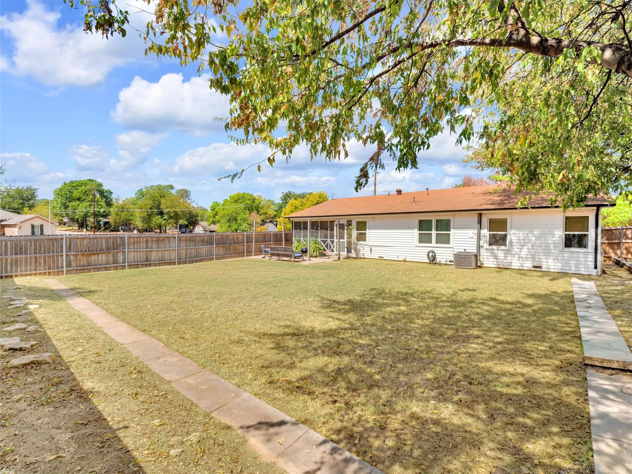 Single Family Residence For Sale in Tarrant County , 5400 Meadowbrook Drive, Fort Worth, Texas 76112, 3 Bedroom, 1 Bathroom, 2 Garage spaces, 1,364 Sqft, built in 1952, mls#21388209, Real Estate Agent in Fort Worth, Homes For Sale in Tarrant county, Homes For Sale in Fort Worth, Realtor in Fort Worth Texas, Real Estate Brokerage Independent Realty Texas, Luminita Cordes Realtor