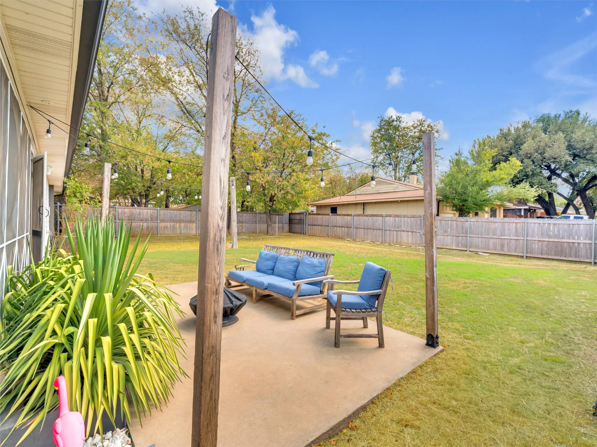 Single Family Residence For Sale in Tarrant County , 5400 Meadowbrook Drive, Fort Worth, Texas 76112, 3 Bedroom, 1 Bathroom, 2 Garage spaces, 1,364 Sqft, built in 1952, mls#21388209, Real Estate Agent in Fort Worth, Homes For Sale in Tarrant county, Homes For Sale in Fort Worth, Realtor in Fort Worth Texas, Real Estate Brokerage Independent Realty Texas, Luminita Cordes Realtor