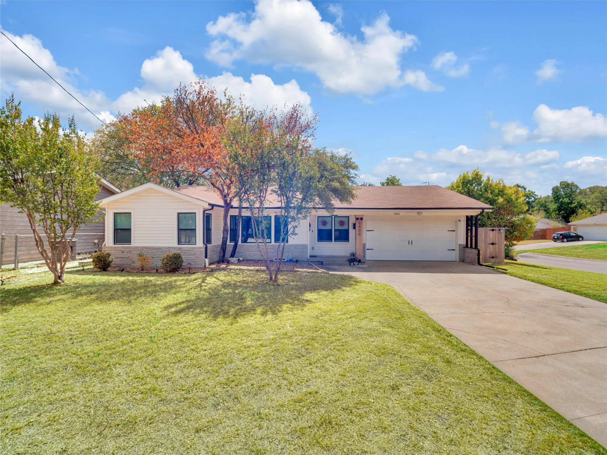 Single Family Residence For Sale in Tarrant County , 5400 Meadowbrook Drive, Fort Worth, Texas 76112, 3 Bedroom, 1 Bathroom, 2 Garage spaces, 1,364 Sqft, built in 1952, mls#21388209, Real Estate Agent in Fort Worth, Homes For Sale in Tarrant county, Homes For Sale in Fort Worth, Realtor in Fort Worth Texas, Real Estate Brokerage Independent Realty Texas, Luminita Cordes Realtor
