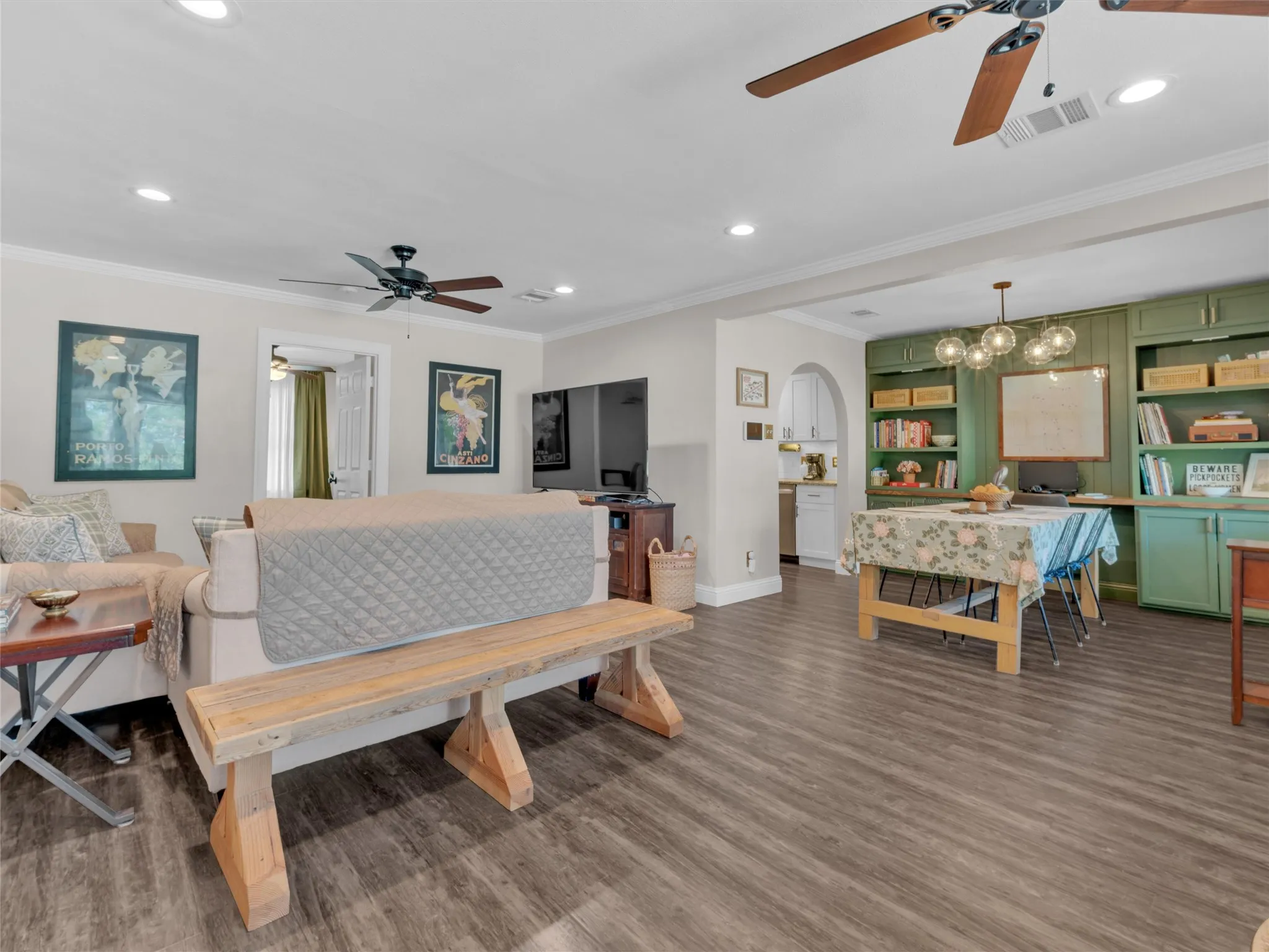 Single Family Residence For Sale in Tarrant County , 5400 Meadowbrook Drive, Fort Worth, Texas 76112, 3 Bedroom, 1 Bathroom, 2 Garage spaces, 1,364 Sqft, built in 1952, mls#21388209, Real Estate Agent in Fort Worth, Homes For Sale in Tarrant county, Homes For Sale in Fort Worth, Realtor in Fort Worth Texas, Real Estate Brokerage Independent Realty Texas, Luminita Cordes Realtor