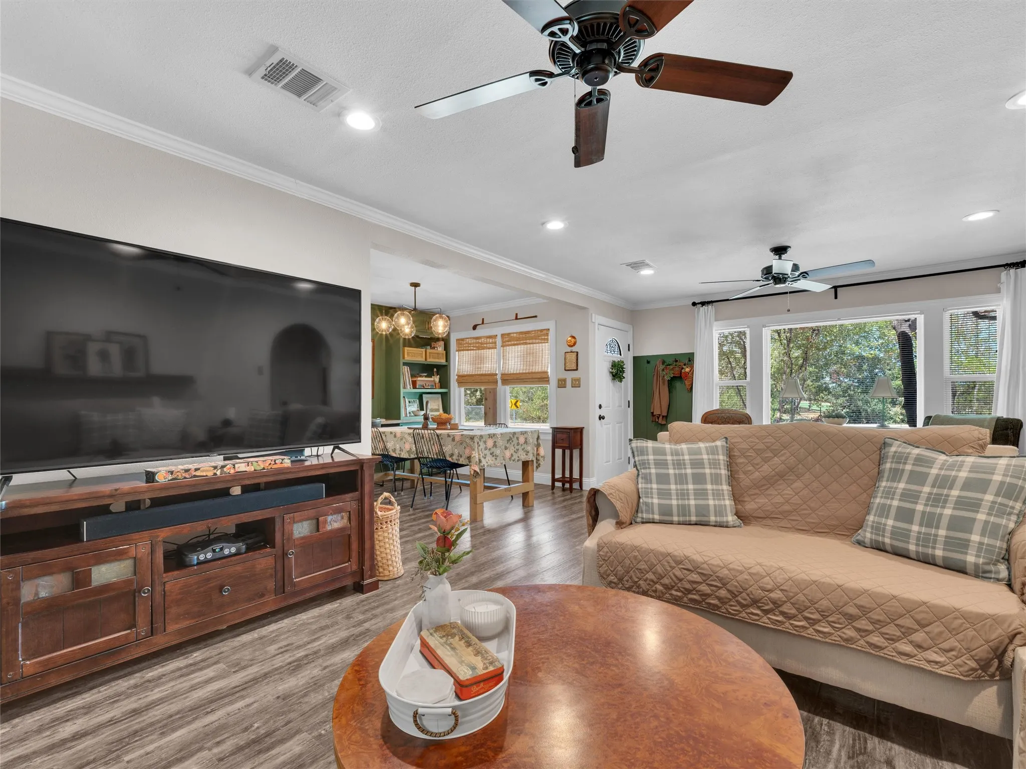 Single Family Residence For Sale in Tarrant County , 5400 Meadowbrook Drive, Fort Worth, Texas 76112, 3 Bedroom, 1 Bathroom, 2 Garage spaces, 1,364 Sqft, built in 1952, mls#21388209, Real Estate Agent in Fort Worth, Homes For Sale in Tarrant county, Homes For Sale in Fort Worth, Realtor in Fort Worth Texas, Real Estate Brokerage Independent Realty Texas, Luminita Cordes Realtor