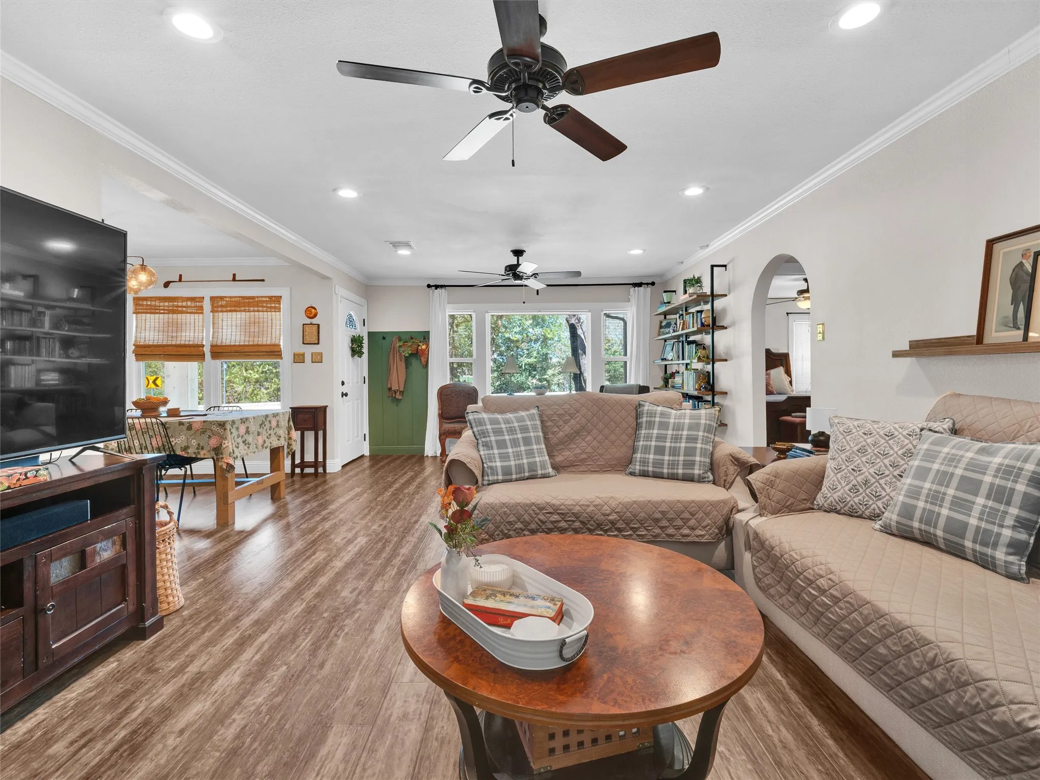Single Family Residence For Sale in Tarrant County , 5400 Meadowbrook Drive, Fort Worth, Texas 76112, 3 Bedroom, 1 Bathroom, 2 Garage spaces, 1,364 Sqft, built in 1952, mls#21388209, Real Estate Agent in Fort Worth, Homes For Sale in Tarrant county, Homes For Sale in Fort Worth, Realtor in Fort Worth Texas, Real Estate Brokerage Independent Realty Texas, Luminita Cordes Realtor