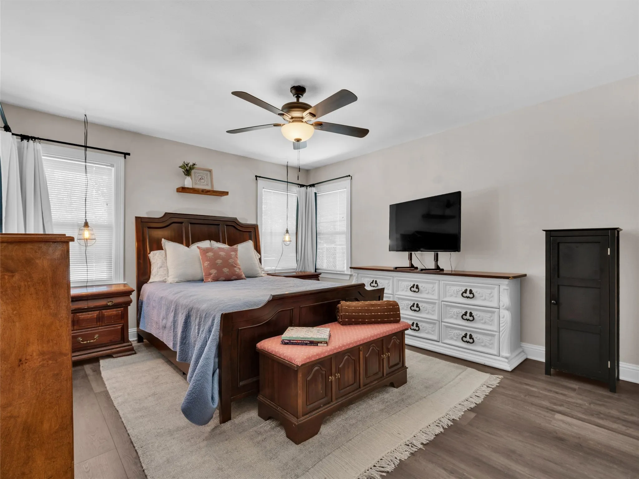 Single Family Residence For Sale in Tarrant County , 5400 Meadowbrook Drive, Fort Worth, Texas 76112, 3 Bedroom, 1 Bathroom, 2 Garage spaces, 1,364 Sqft, built in 1952, mls#21388209, Real Estate Agent in Fort Worth, Homes For Sale in Tarrant county, Homes For Sale in Fort Worth, Realtor in Fort Worth Texas, Real Estate Brokerage Independent Realty Texas, Luminita Cordes Realtor