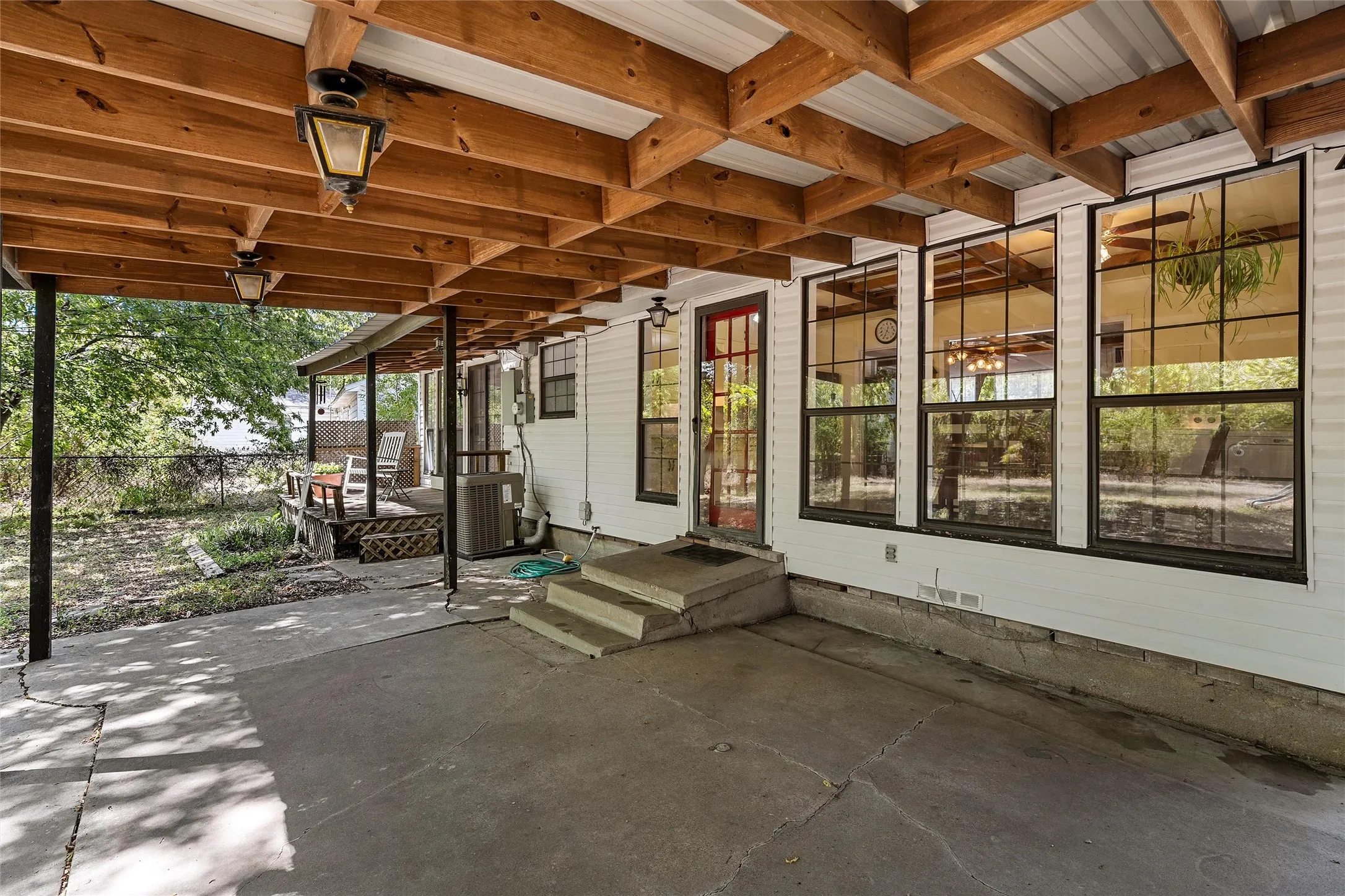 Single Family Residence For Sale in Mc Lennan County , 3512 Sleeper Avenue, Waco, Texas 76707, 2 Bedroom, 1 Bathroom, Garage spaces, 1,260 Sqft, built in 1950, mls#21389112, Real Estate Agent in Waco, Homes For Sale in Mc Lennan county, Homes For Sale in Waco, Realtor in Waco Texas, Real Estate Brokerage Independent Realty Texas, Luminita Cordes Realtor