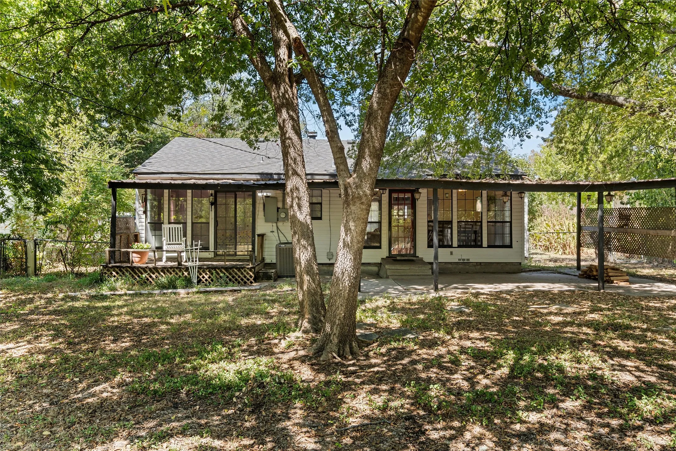 Single Family Residence For Sale in Mc Lennan County , 3512 Sleeper Avenue, Waco, Texas 76707, 2 Bedroom, 1 Bathroom, Garage spaces, 1,260 Sqft, built in 1950, mls#21389112, Real Estate Agent in Waco, Homes For Sale in Mc Lennan county, Homes For Sale in Waco, Realtor in Waco Texas, Real Estate Brokerage Independent Realty Texas, Luminita Cordes Realtor
