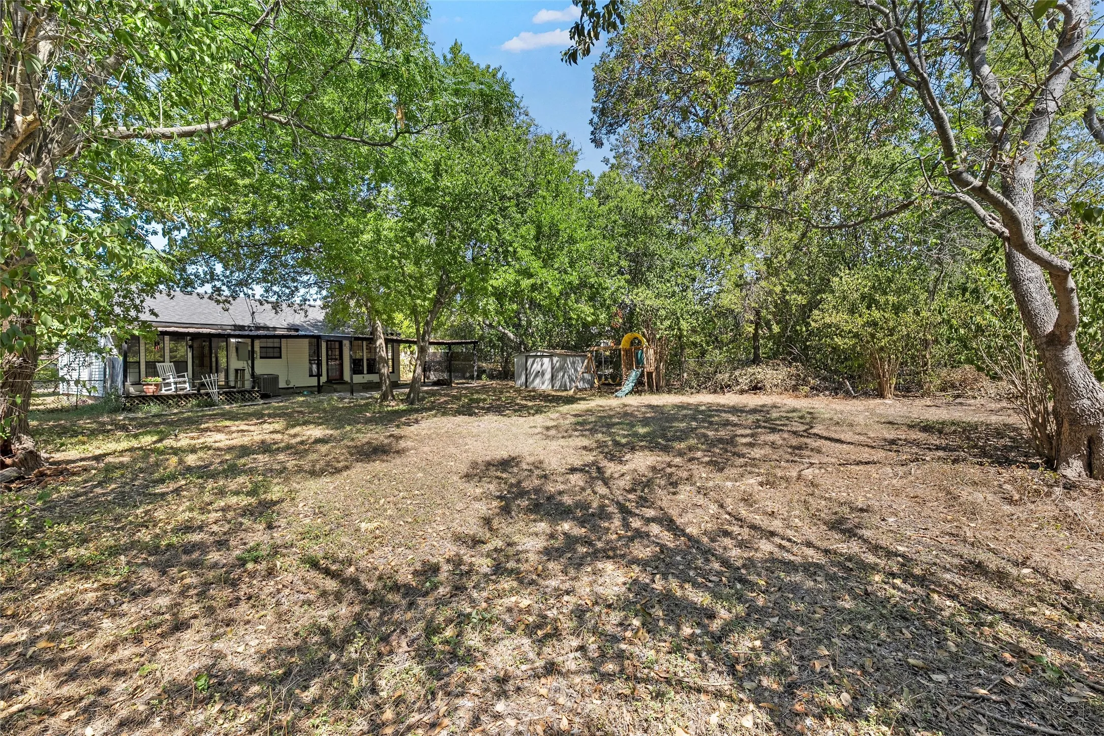 Single Family Residence For Sale in Mc Lennan County , 3512 Sleeper Avenue, Waco, Texas 76707, 2 Bedroom, 1 Bathroom, Garage spaces, 1,260 Sqft, built in 1950, mls#21389112, Real Estate Agent in Waco, Homes For Sale in Mc Lennan county, Homes For Sale in Waco, Realtor in Waco Texas, Real Estate Brokerage Independent Realty Texas, Luminita Cordes Realtor