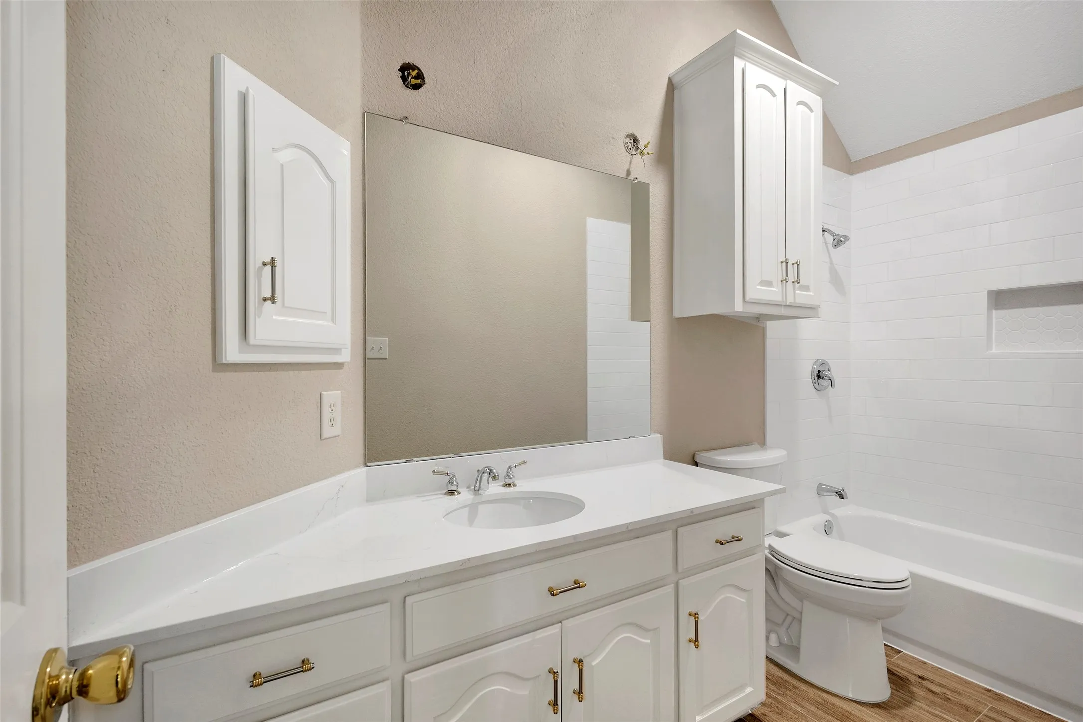 Bathroom light is on back order and will be installed soon.