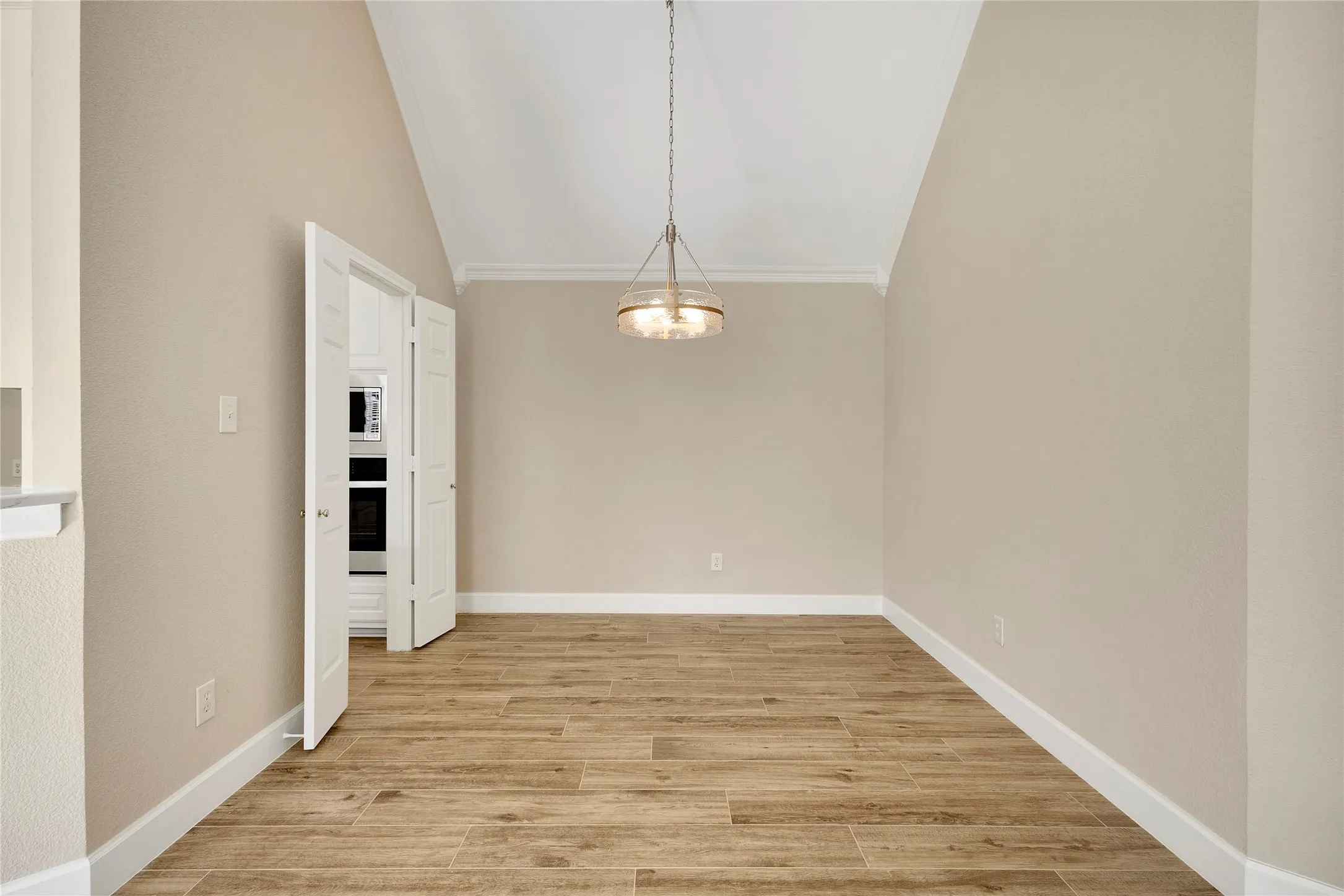 Single Family Residence For Rent in Collin County , 7042 Aspen Creek Lane, Dallas, Texas 75252, 3 Bedroom, 2 Bathroom, 2 Garage spaces, 1,672 Sqft, built in 1997, mls#21388470, Real Estate Agent in Dallas, Homes For Rent in Collin county, Homes For Rent in Dallas, Realtor in Dallas Texas, Real Estate Brokerage Independent Realty Texas, Luminita Cordes Realtor