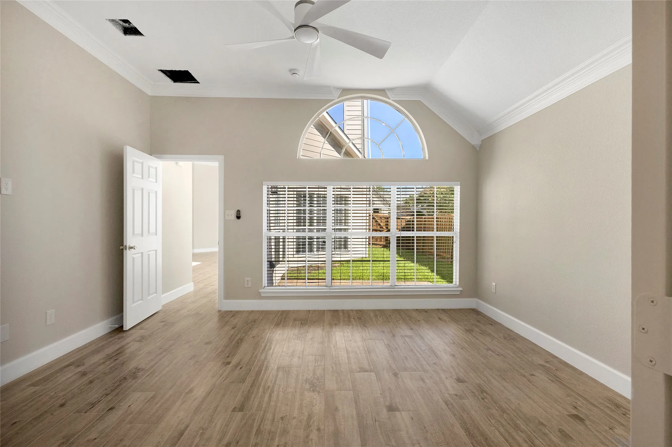 Single Family Residence For Rent in Collin County , 7042 Aspen Creek Lane, Dallas, Texas 75252, 3 Bedroom, 2 Bathroom, 2 Garage spaces, 1,672 Sqft, built in 1997, mls#21388470, Real Estate Agent in Dallas, Homes For Rent in Collin county, Homes For Rent in Dallas, Realtor in Dallas Texas, Real Estate Brokerage Independent Realty Texas, Luminita Cordes Realtor