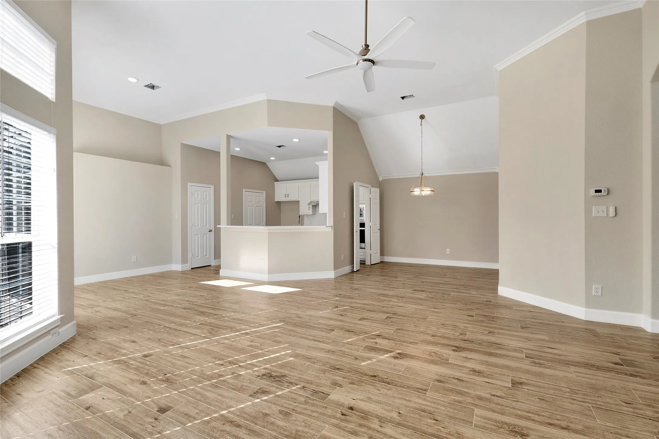 Single Family Residence For Rent in Collin County , 7042 Aspen Creek Lane, Dallas, Texas 75252, 3 Bedroom, 2 Bathroom, 2 Garage spaces, 1,672 Sqft, built in 1997, mls#21388470, Real Estate Agent in Dallas, Homes For Rent in Collin county, Homes For Rent in Dallas, Realtor in Dallas Texas, Real Estate Brokerage Independent Realty Texas, Luminita Cordes Realtor