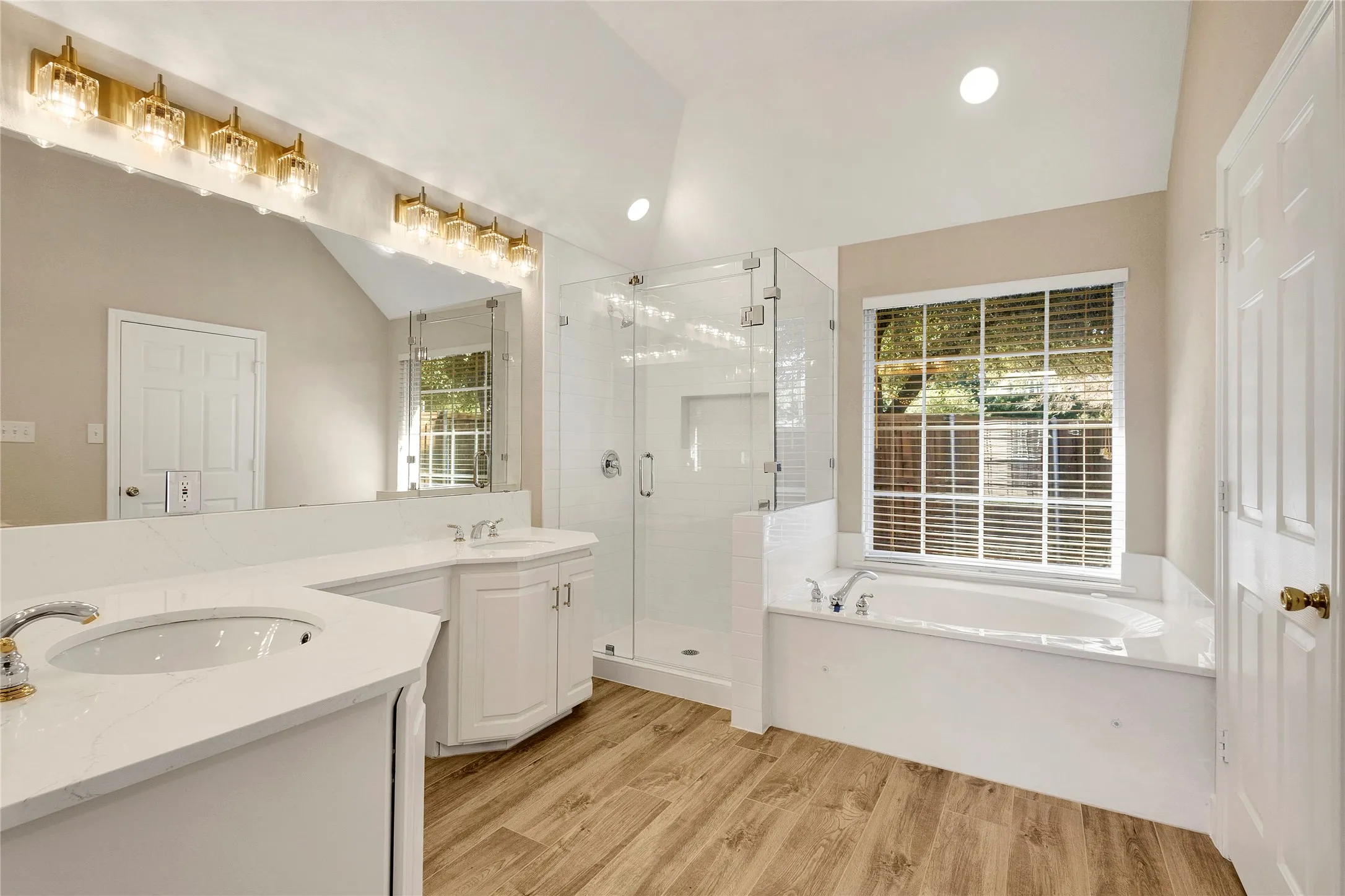 Single Family Residence For Rent in Collin County , 7042 Aspen Creek Lane, Dallas, Texas 75252, 3 Bedroom, 2 Bathroom, 2 Garage spaces, 1,672 Sqft, built in 1997, mls#21388470, Real Estate Agent in Dallas, Homes For Rent in Collin county, Homes For Rent in Dallas, Realtor in Dallas Texas, Real Estate Brokerage Independent Realty Texas, Luminita Cordes Realtor