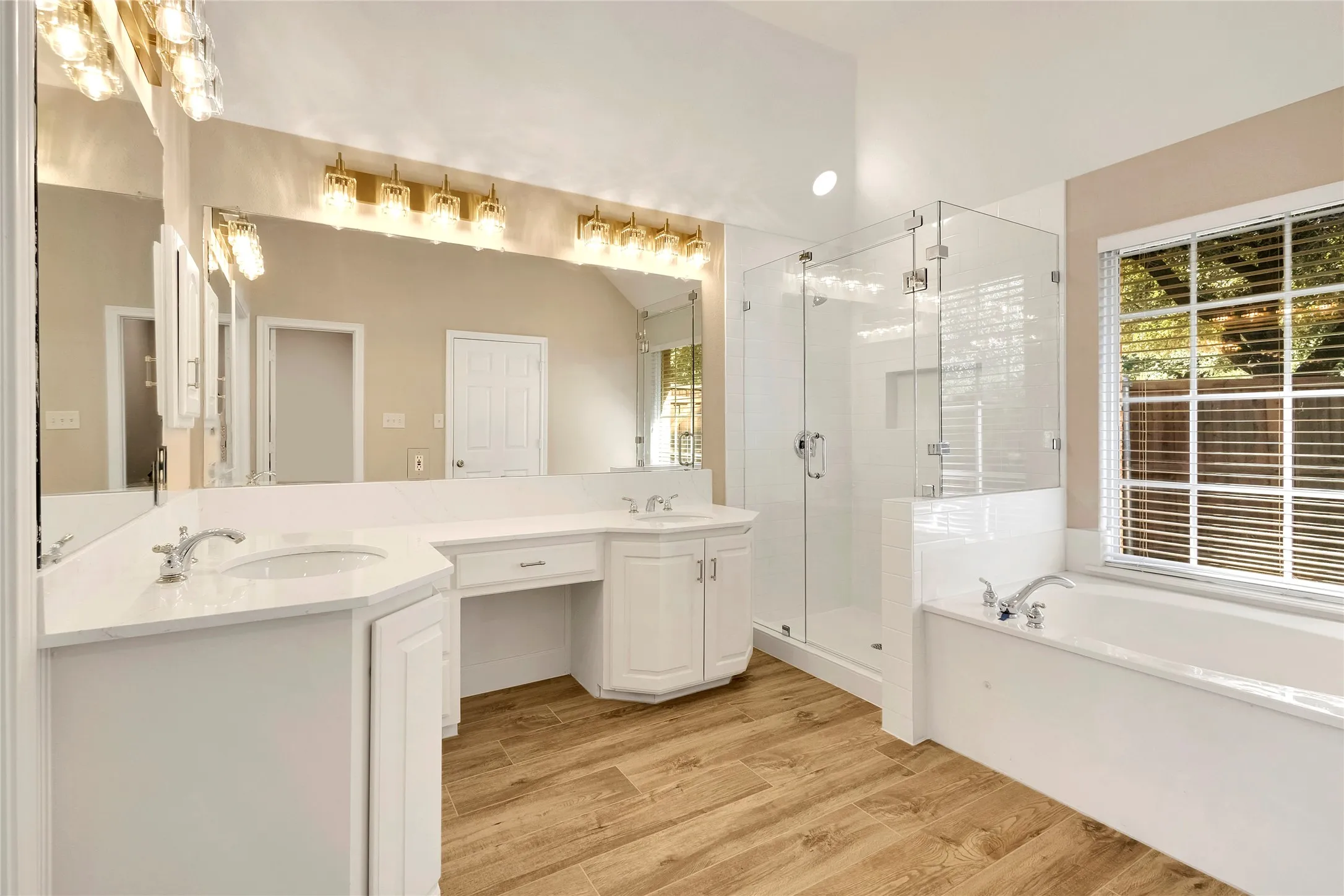 Single Family Residence For Rent in Collin County , 7042 Aspen Creek Lane, Dallas, Texas 75252, 3 Bedroom, 2 Bathroom, 2 Garage spaces, 1,672 Sqft, built in 1997, mls#21388470, Real Estate Agent in Dallas, Homes For Rent in Collin county, Homes For Rent in Dallas, Realtor in Dallas Texas, Real Estate Brokerage Independent Realty Texas, Luminita Cordes Realtor
