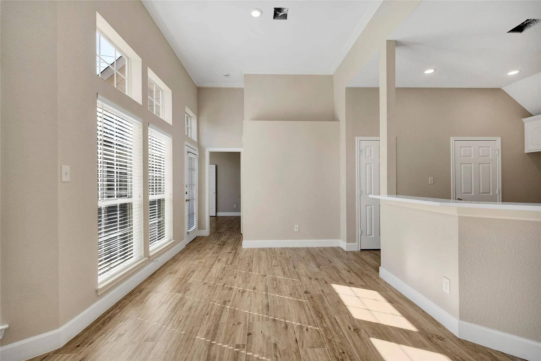 Single Family Residence For Rent in Collin County , 7042 Aspen Creek Lane, Dallas, Texas 75252, 3 Bedroom, 2 Bathroom, 2 Garage spaces, 1,672 Sqft, built in 1997, mls#21388470, Real Estate Agent in Dallas, Homes For Rent in Collin county, Homes For Rent in Dallas, Realtor in Dallas Texas, Real Estate Brokerage Independent Realty Texas, Luminita Cordes Realtor