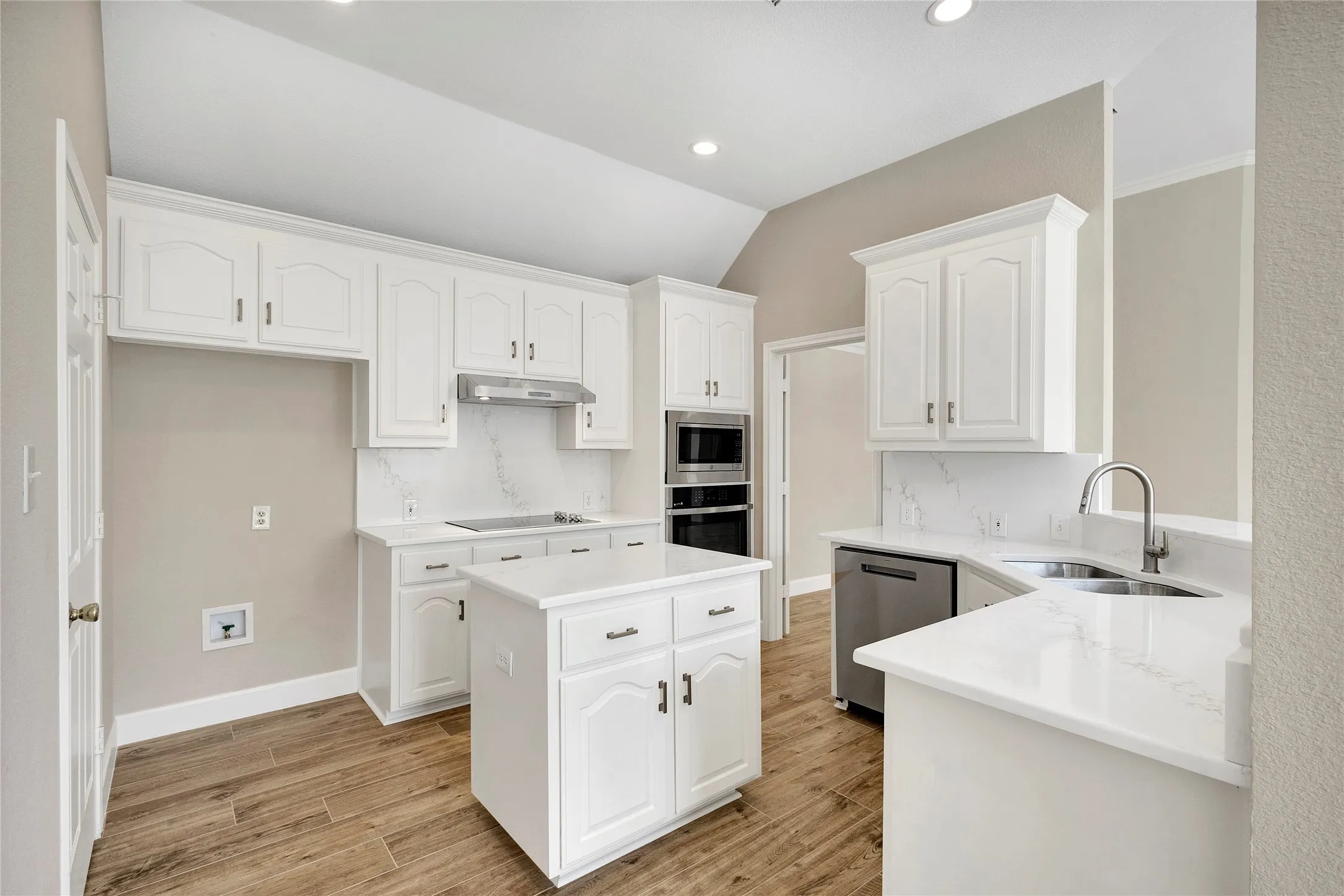 Single Family Residence For Rent in Collin County , 7042 Aspen Creek Lane, Dallas, Texas 75252, 3 Bedroom, 2 Bathroom, 2 Garage spaces, 1,672 Sqft, built in 1997, mls#21388470, Real Estate Agent in Dallas, Homes For Rent in Collin county, Homes For Rent in Dallas, Realtor in Dallas Texas, Real Estate Brokerage Independent Realty Texas, Luminita Cordes Realtor