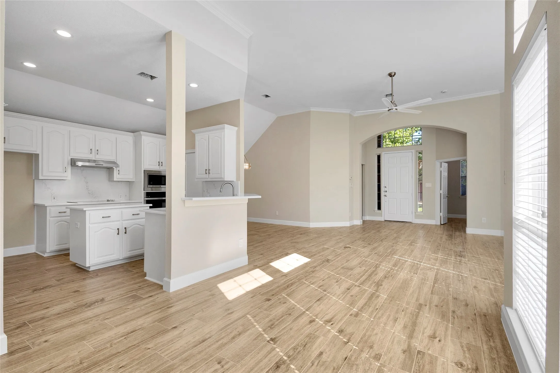 Single Family Residence For Rent in Collin County , 7042 Aspen Creek Lane, Dallas, Texas 75252, 3 Bedroom, 2 Bathroom, 2 Garage spaces, 1,672 Sqft, built in 1997, mls#21388470, Real Estate Agent in Dallas, Homes For Rent in Collin county, Homes For Rent in Dallas, Realtor in Dallas Texas, Real Estate Brokerage Independent Realty Texas, Luminita Cordes Realtor