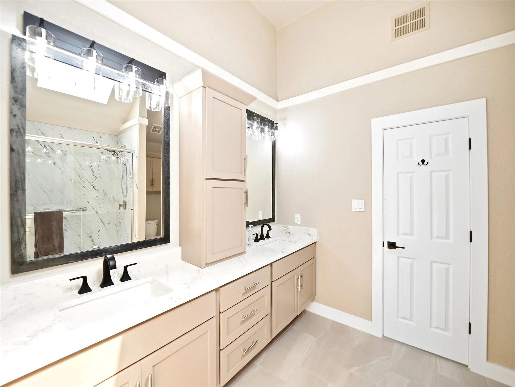 Single Family Residence For Sale in Denton County , 1426 Di Orio Drive, Lewisville, Texas 75067, 3 Bedroom, 3 Bathroom, 2 Garage spaces, 1,453 Sqft, built in 1998, mls#21385385, Real Estate Agent in Lewisville, Homes For Sale in Denton county, Homes For Sale in Lewisville, Realtor in Lewisville Texas, Real Estate Brokerage Independent Realty Texas, Luminita Cordes Realtor