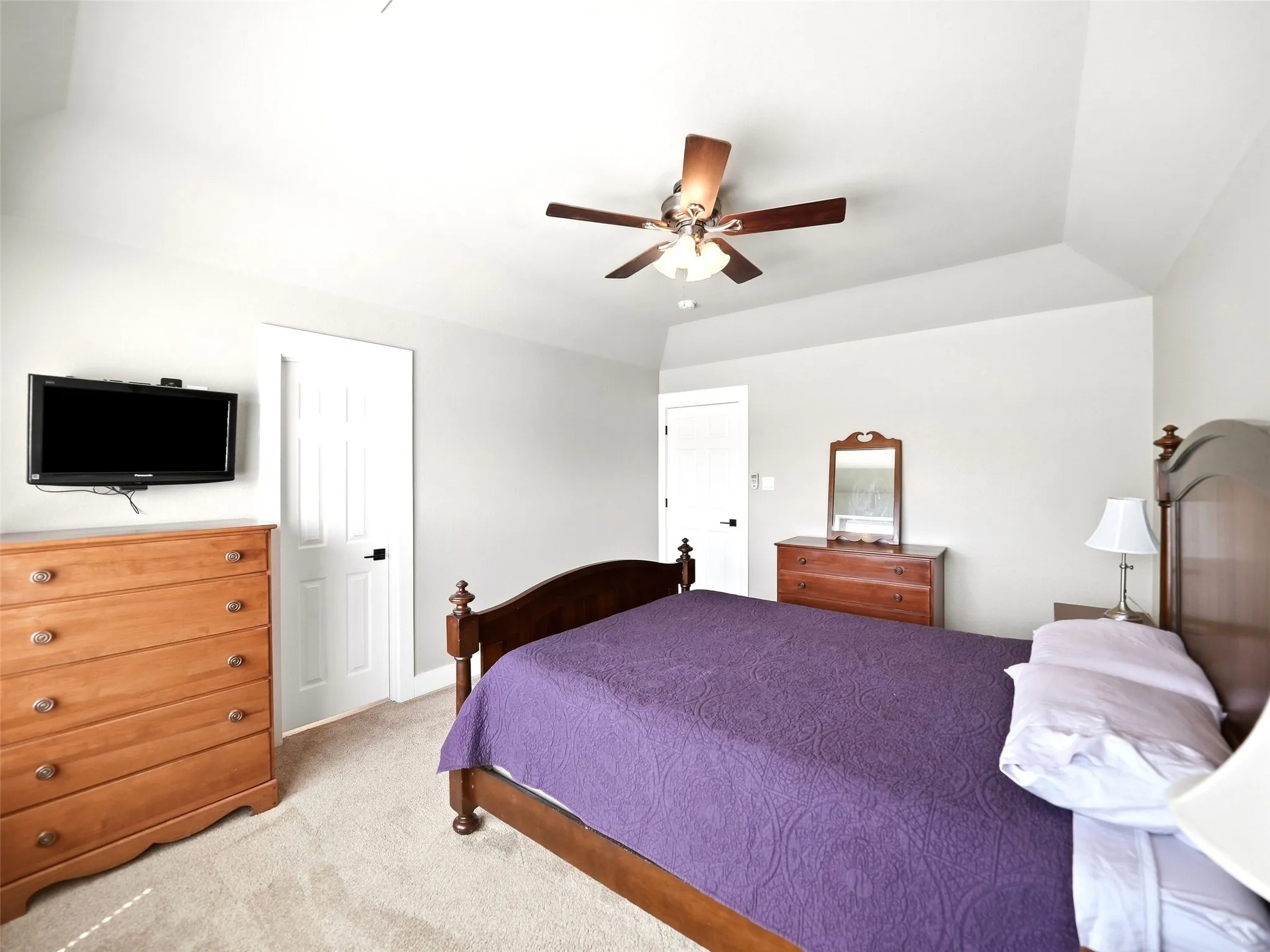 Single Family Residence For Sale in Denton County , 1426 Di Orio Drive, Lewisville, Texas 75067, 3 Bedroom, 3 Bathroom, 2 Garage spaces, 1,453 Sqft, built in 1998, mls#21385385, Real Estate Agent in Lewisville, Homes For Sale in Denton county, Homes For Sale in Lewisville, Realtor in Lewisville Texas, Real Estate Brokerage Independent Realty Texas, Luminita Cordes Realtor