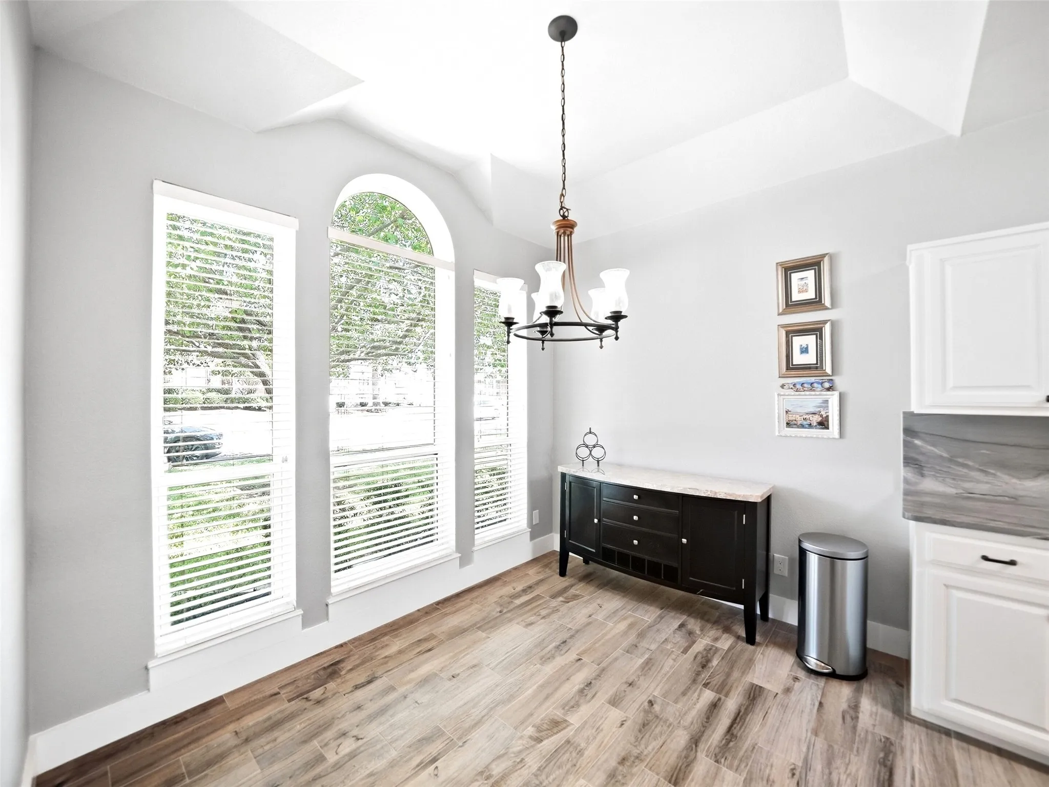 Single Family Residence For Sale in Denton County , 1426 Di Orio Drive, Lewisville, Texas 75067, 3 Bedroom, 3 Bathroom, 2 Garage spaces, 1,453 Sqft, built in 1998, mls#21385385, Real Estate Agent in Lewisville, Homes For Sale in Denton county, Homes For Sale in Lewisville, Realtor in Lewisville Texas, Real Estate Brokerage Independent Realty Texas, Luminita Cordes Realtor