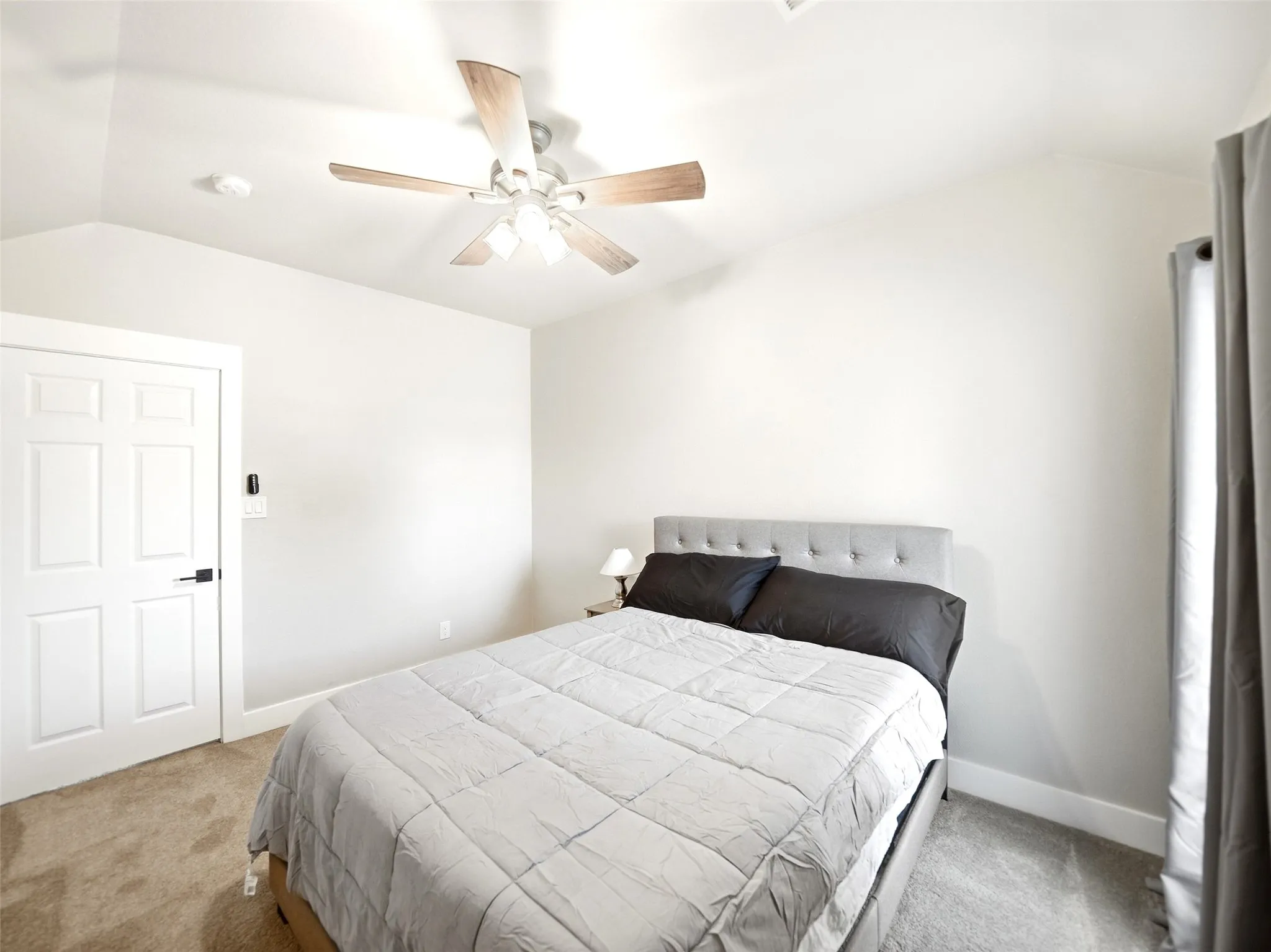 Single Family Residence For Sale in Denton County , 1426 Di Orio Drive, Lewisville, Texas 75067, 3 Bedroom, 3 Bathroom, 2 Garage spaces, 1,453 Sqft, built in 1998, mls#21385385, Real Estate Agent in Lewisville, Homes For Sale in Denton county, Homes For Sale in Lewisville, Realtor in Lewisville Texas, Real Estate Brokerage Independent Realty Texas, Luminita Cordes Realtor