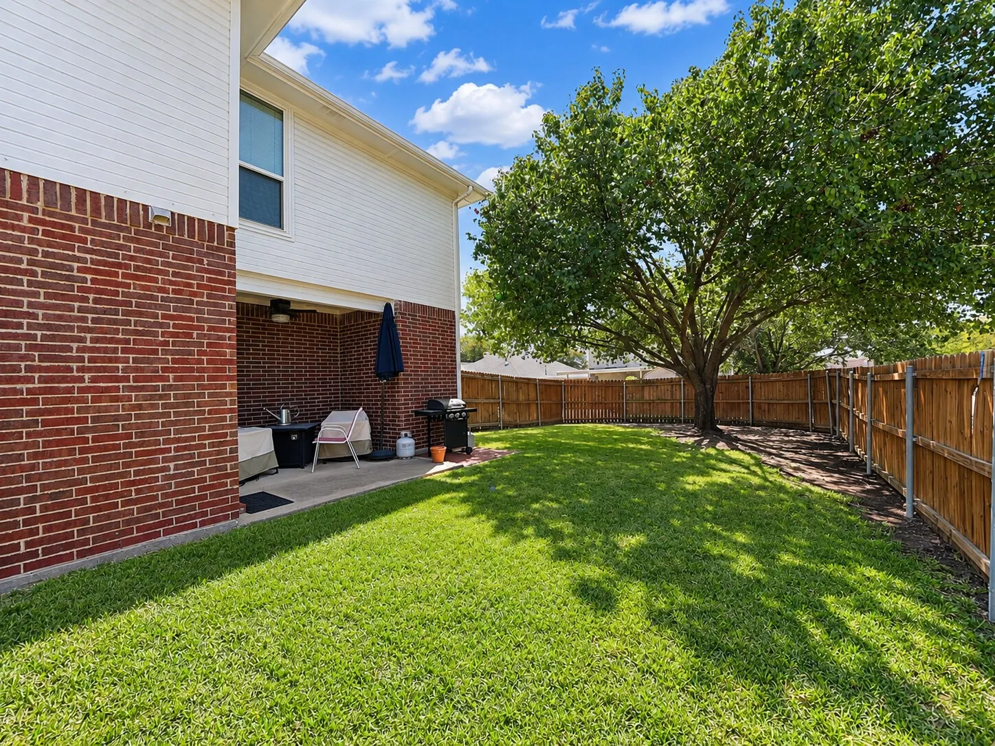 Single Family Residence For Sale in Denton County , 1426 Di Orio Drive, Lewisville, Texas 75067, 3 Bedroom, 3 Bathroom, 2 Garage spaces, 1,453 Sqft, built in 1998, mls#21385385, Real Estate Agent in Lewisville, Homes For Sale in Denton county, Homes For Sale in Lewisville, Realtor in Lewisville Texas, Real Estate Brokerage Independent Realty Texas, Luminita Cordes Realtor