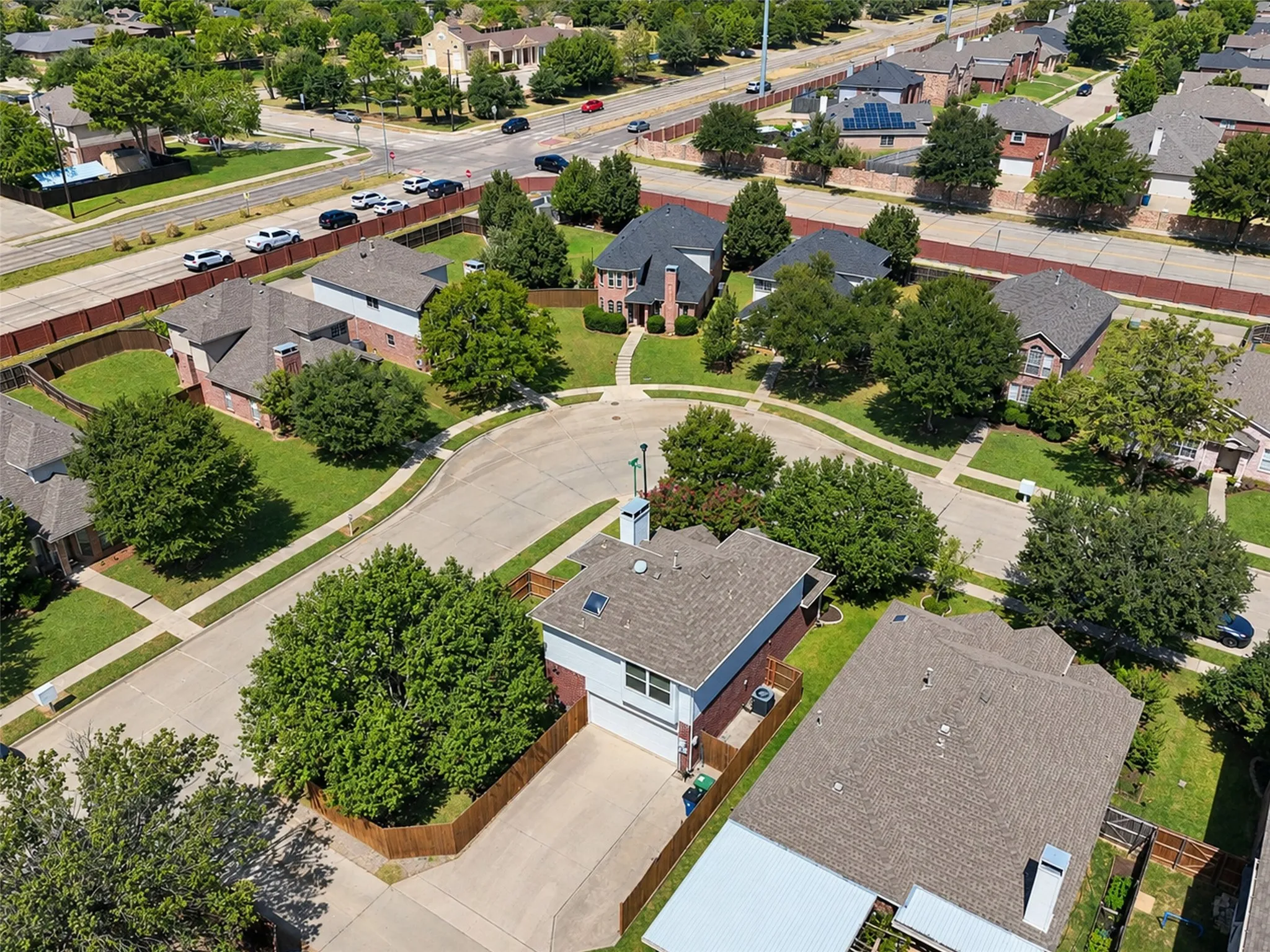Single Family Residence For Sale in Denton County , 1426 Di Orio Drive, Lewisville, Texas 75067, 3 Bedroom, 3 Bathroom, 2 Garage spaces, 1,453 Sqft, built in 1998, mls#21385385, Real Estate Agent in Lewisville, Homes For Sale in Denton county, Homes For Sale in Lewisville, Realtor in Lewisville Texas, Real Estate Brokerage Independent Realty Texas, Luminita Cordes Realtor