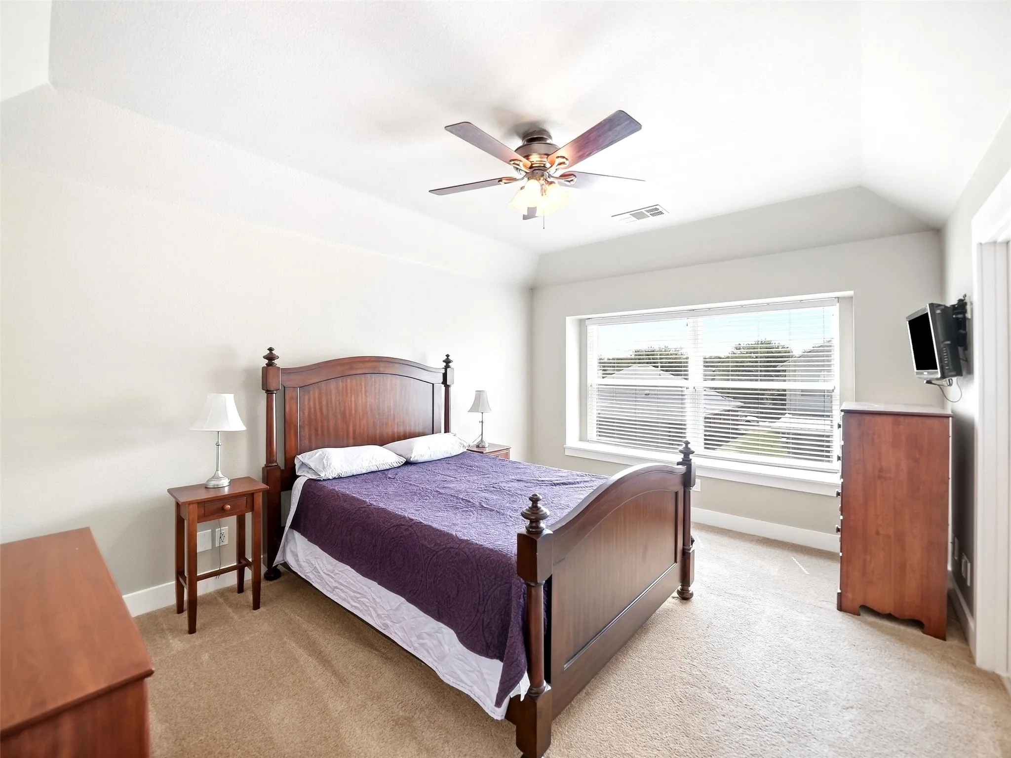 Single Family Residence For Sale in Denton County , 1426 Di Orio Drive, Lewisville, Texas 75067, 3 Bedroom, 3 Bathroom, 2 Garage spaces, 1,453 Sqft, built in 1998, mls#21385385, Real Estate Agent in Lewisville, Homes For Sale in Denton county, Homes For Sale in Lewisville, Realtor in Lewisville Texas, Real Estate Brokerage Independent Realty Texas, Luminita Cordes Realtor