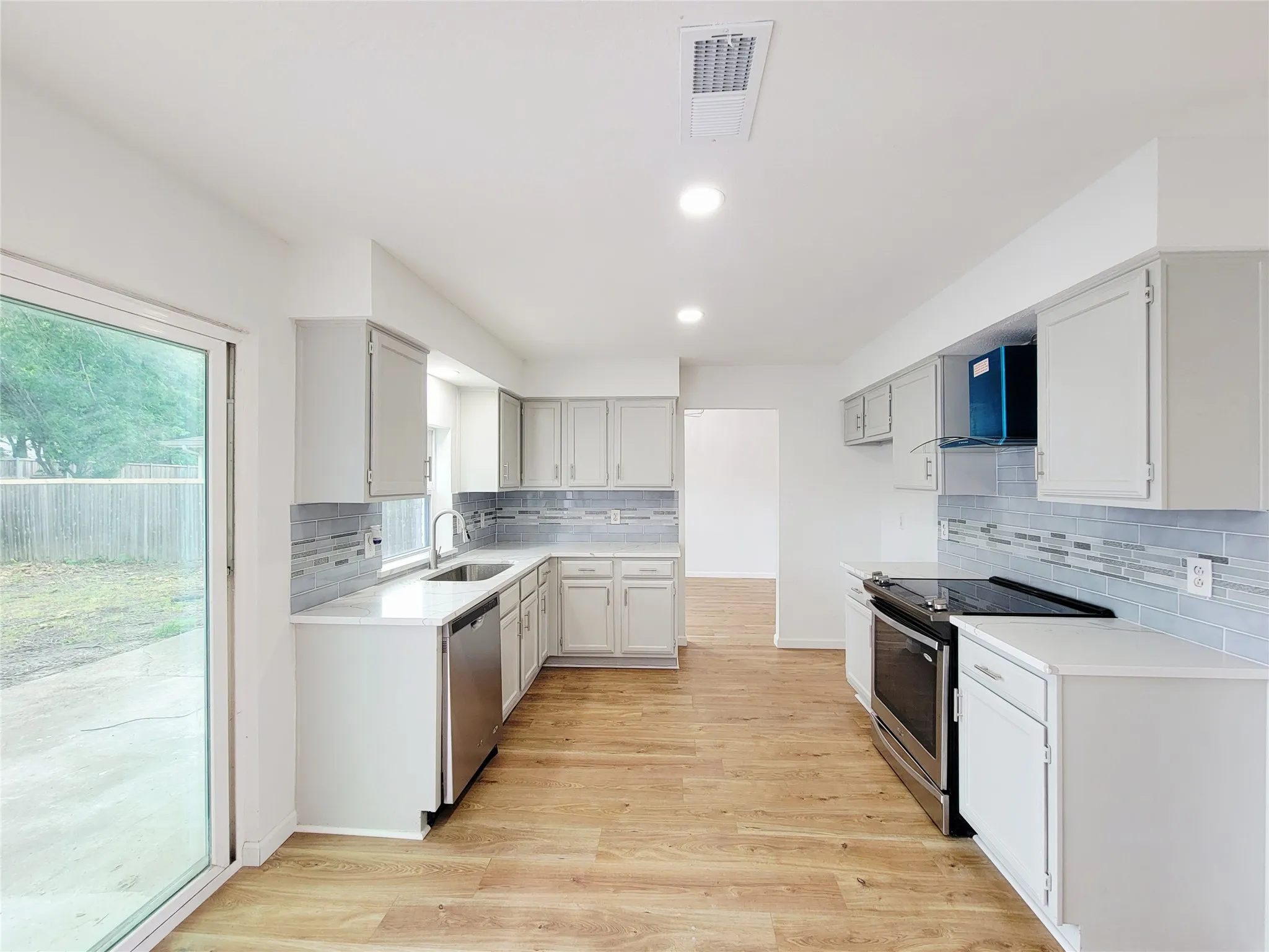 Single Family Residence For Sale in Dallas County , 2317 Woodhollow Avenue, Mesquite, Texas 75150, 3 Bedroom, 2 Bathroom, 2 Garage spaces, 2,038 Sqft, built in 1983, mls#21389966, Real Estate Agent in Mesquite, Homes For Sale in Dallas county, Homes For Sale in Mesquite, Realtor in Mesquite Texas, Real Estate Brokerage Independent Realty Texas, Luminita Cordes Realtor