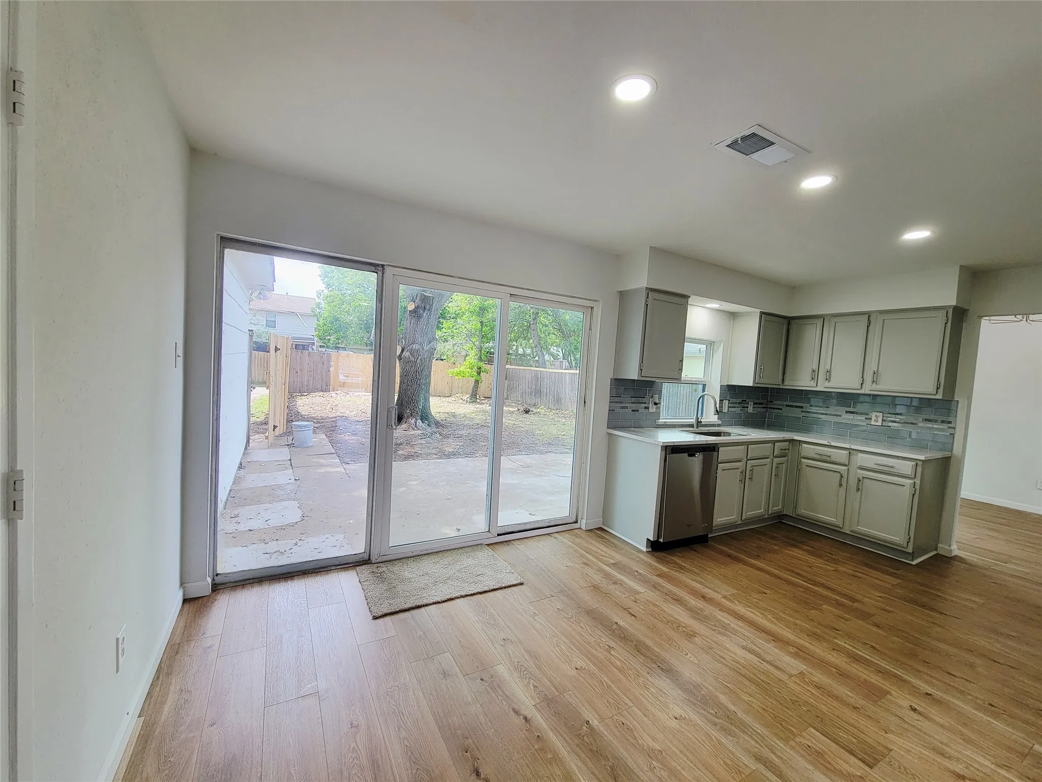 Single Family Residence For Sale in Dallas County , 2317 Woodhollow Avenue, Mesquite, Texas 75150, 3 Bedroom, 2 Bathroom, 2 Garage spaces, 2,038 Sqft, built in 1983, mls#21389966, Real Estate Agent in Mesquite, Homes For Sale in Dallas county, Homes For Sale in Mesquite, Realtor in Mesquite Texas, Real Estate Brokerage Independent Realty Texas, Luminita Cordes Realtor