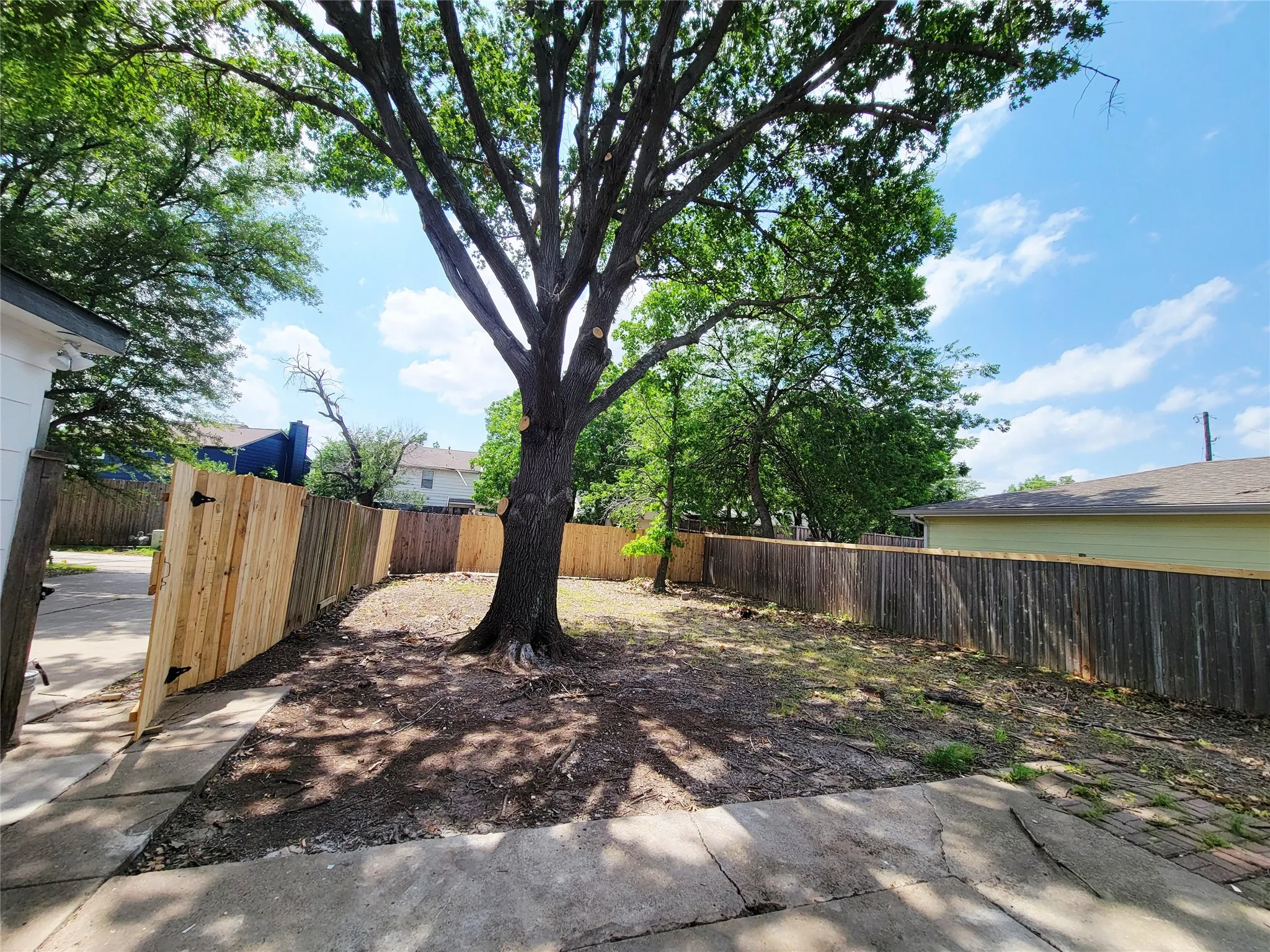 Single Family Residence For Sale in Dallas County , 2317 Woodhollow Avenue, Mesquite, Texas 75150, 3 Bedroom, 2 Bathroom, 2 Garage spaces, 2,038 Sqft, built in 1983, mls#21389966, Real Estate Agent in Mesquite, Homes For Sale in Dallas county, Homes For Sale in Mesquite, Realtor in Mesquite Texas, Real Estate Brokerage Independent Realty Texas, Luminita Cordes Realtor