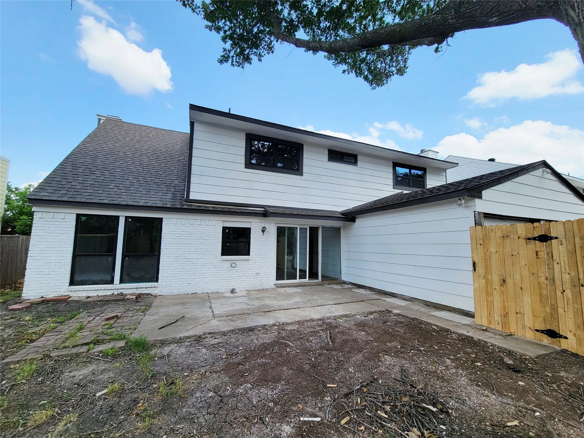 Single Family Residence For Sale in Dallas County , 2317 Woodhollow Avenue, Mesquite, Texas 75150, 3 Bedroom, 2 Bathroom, 2 Garage spaces, 2,038 Sqft, built in 1983, mls#21389966, Real Estate Agent in Mesquite, Homes For Sale in Dallas county, Homes For Sale in Mesquite, Realtor in Mesquite Texas, Real Estate Brokerage Independent Realty Texas, Luminita Cordes Realtor