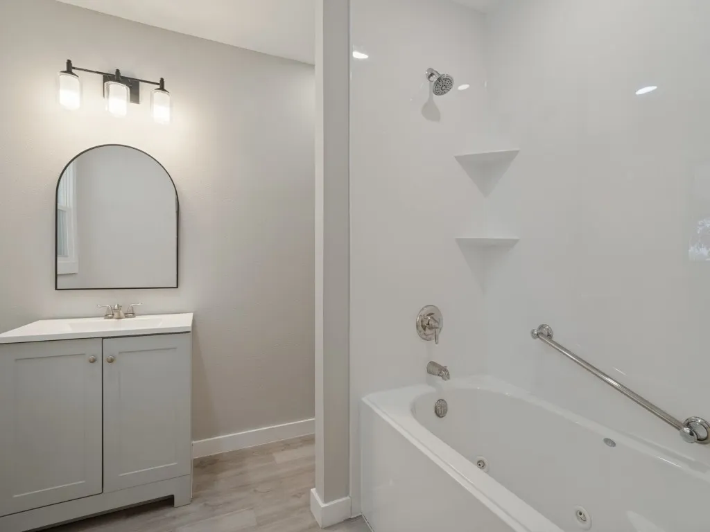 Single Family Residence For Sale in Bosque County , 107 N Avenue P, Clifton, Texas 76634, 3 Bedroom, 2 Bathroom, 1 Garage spaces, 2,082 Sqft, built in 1955, mls#21389754, Real Estate Agent in Clifton, Homes For Sale in Bosque county, Homes For Sale in Clifton, Realtor in Clifton Texas, Real Estate Brokerage Independent Realty Texas, Luminita Cordes Realtor